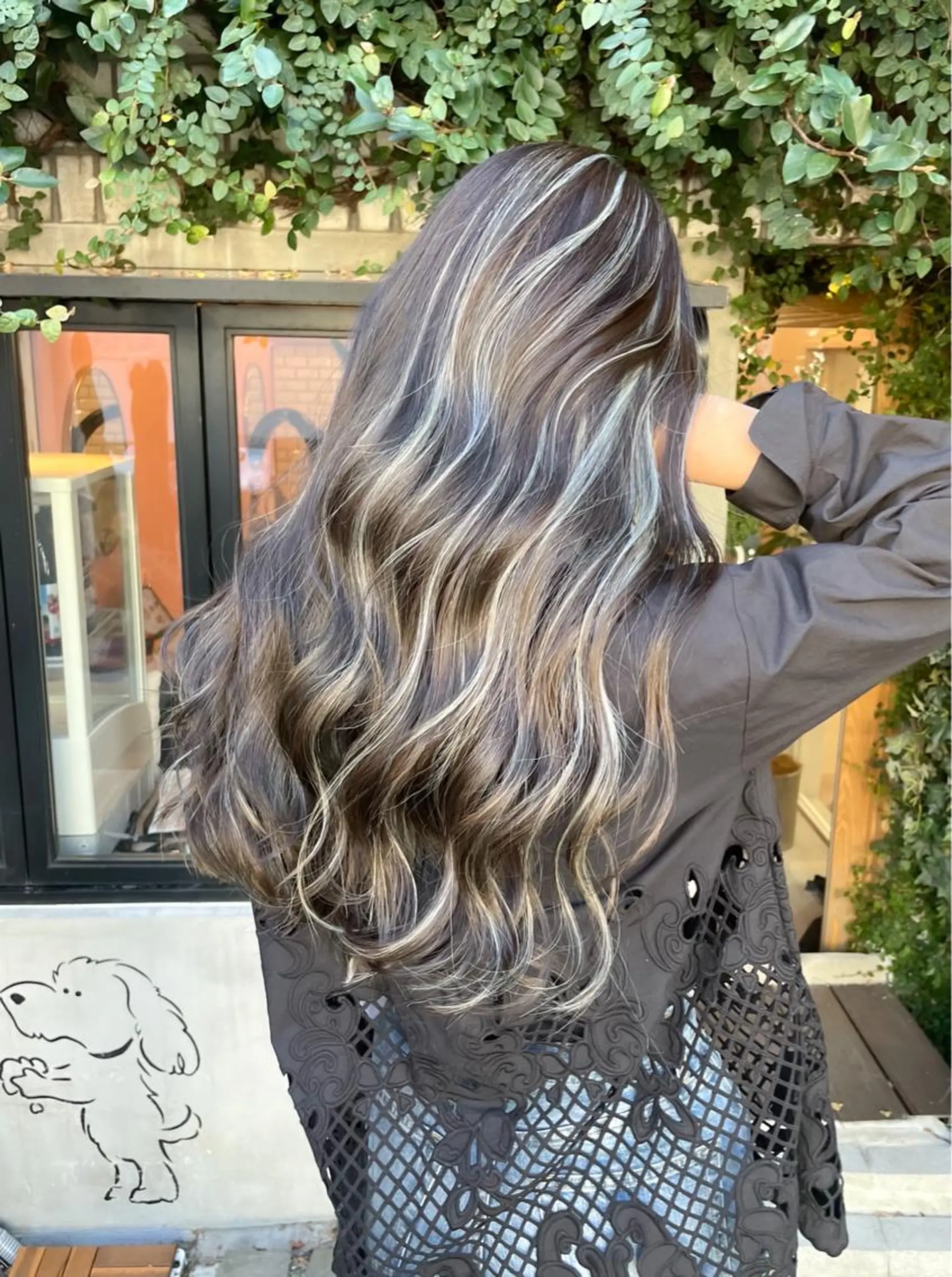 ロング 白いハイライト🤍 タナカリョウスケのヘアスタイル