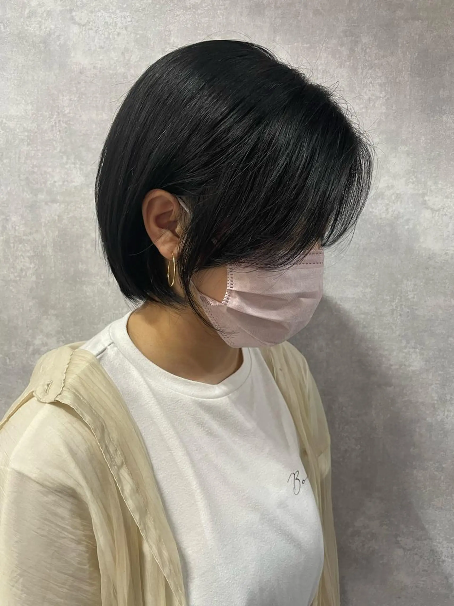 ショート 切りっぱなしボブ ショートボブ ハンサムショート 丸みショート アッシュ カット ヘアカラー トリートメント モテ髪/ボブ/ショー ト/アダチフウトのヘアスタイル