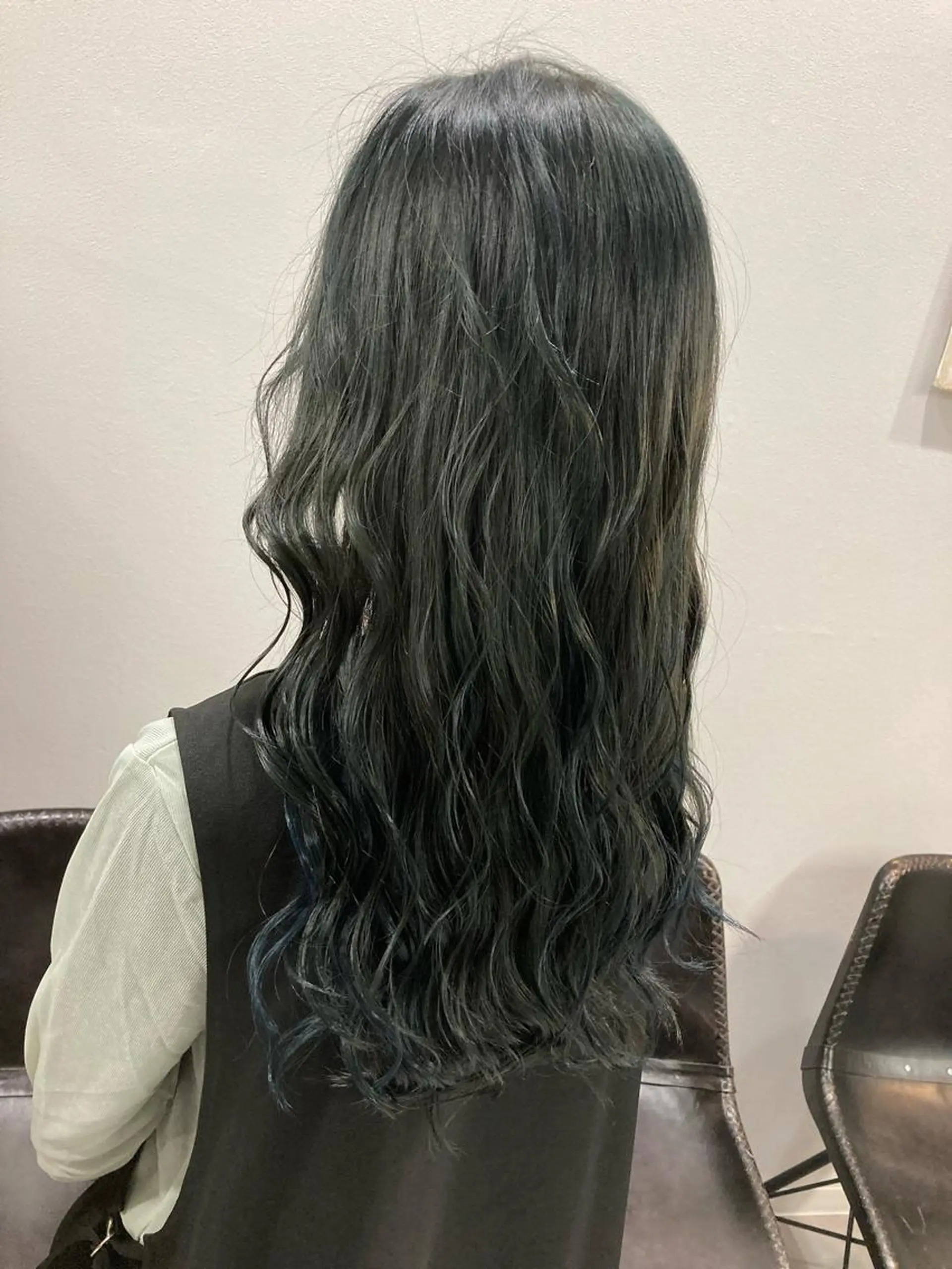 ミディアム カラー ブルーカラー ブルーグレー SHAFT Ieiriのヘアスタイル