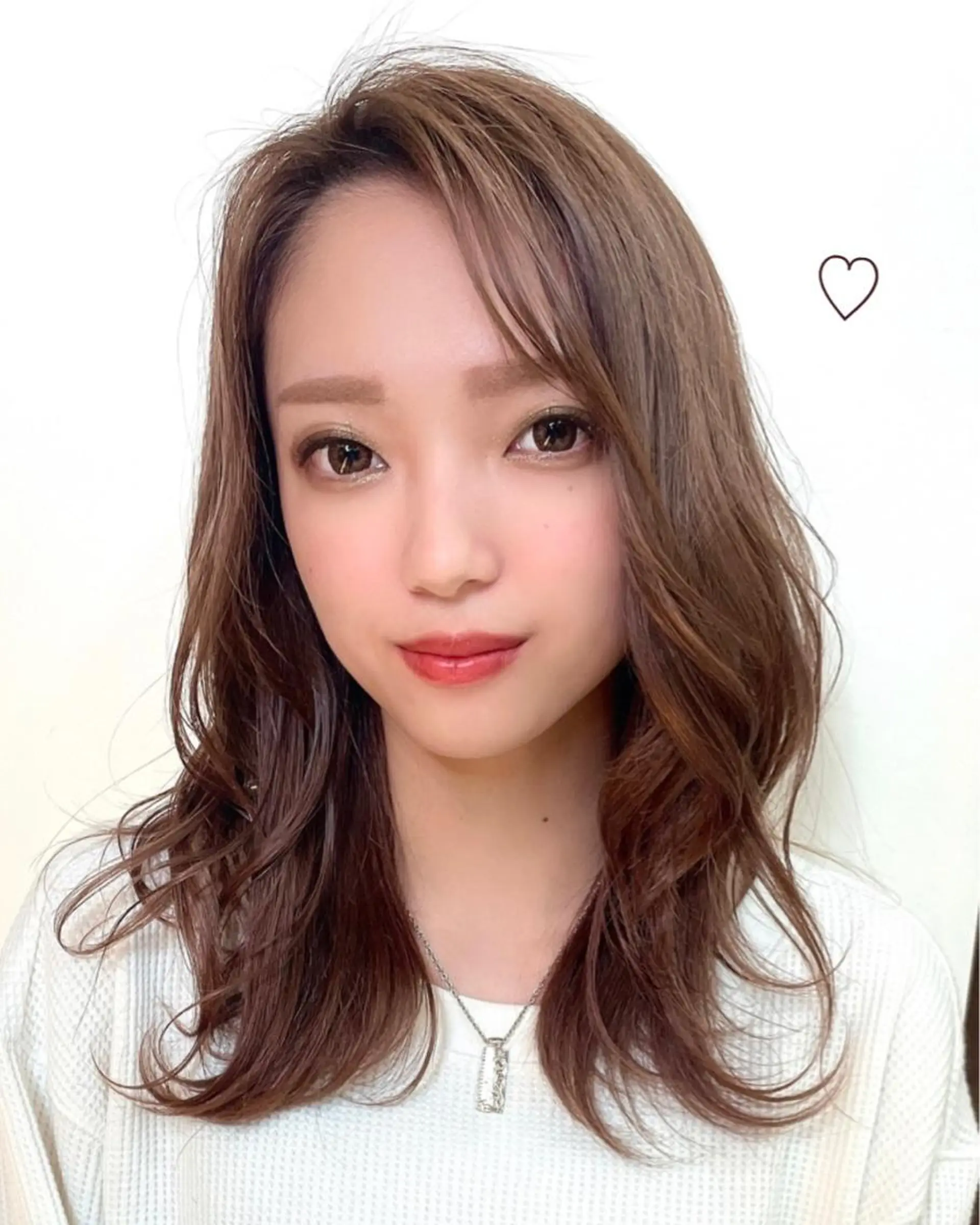 ロング カット ヘアカラー レイヤーカット✖️ 柔らかベージュカラーのヘアスタイル