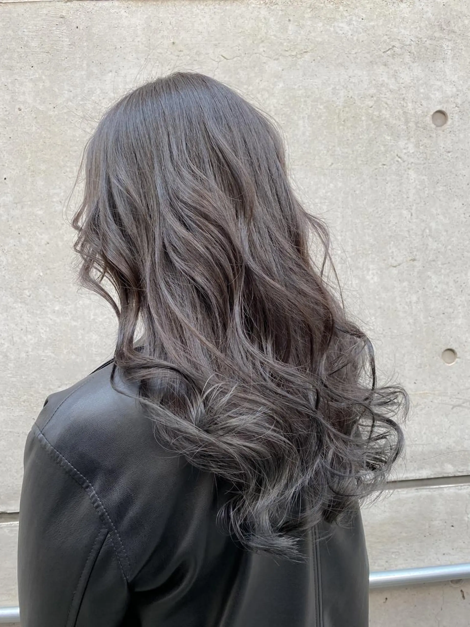 セミロング カラー グレージュ ラベンダーカラー ラベンダーグレージュ ラベンダーグレー SALOWIN神戸三宮East店所属・【透明感、艶髪】西村 有司のヘアスタイル