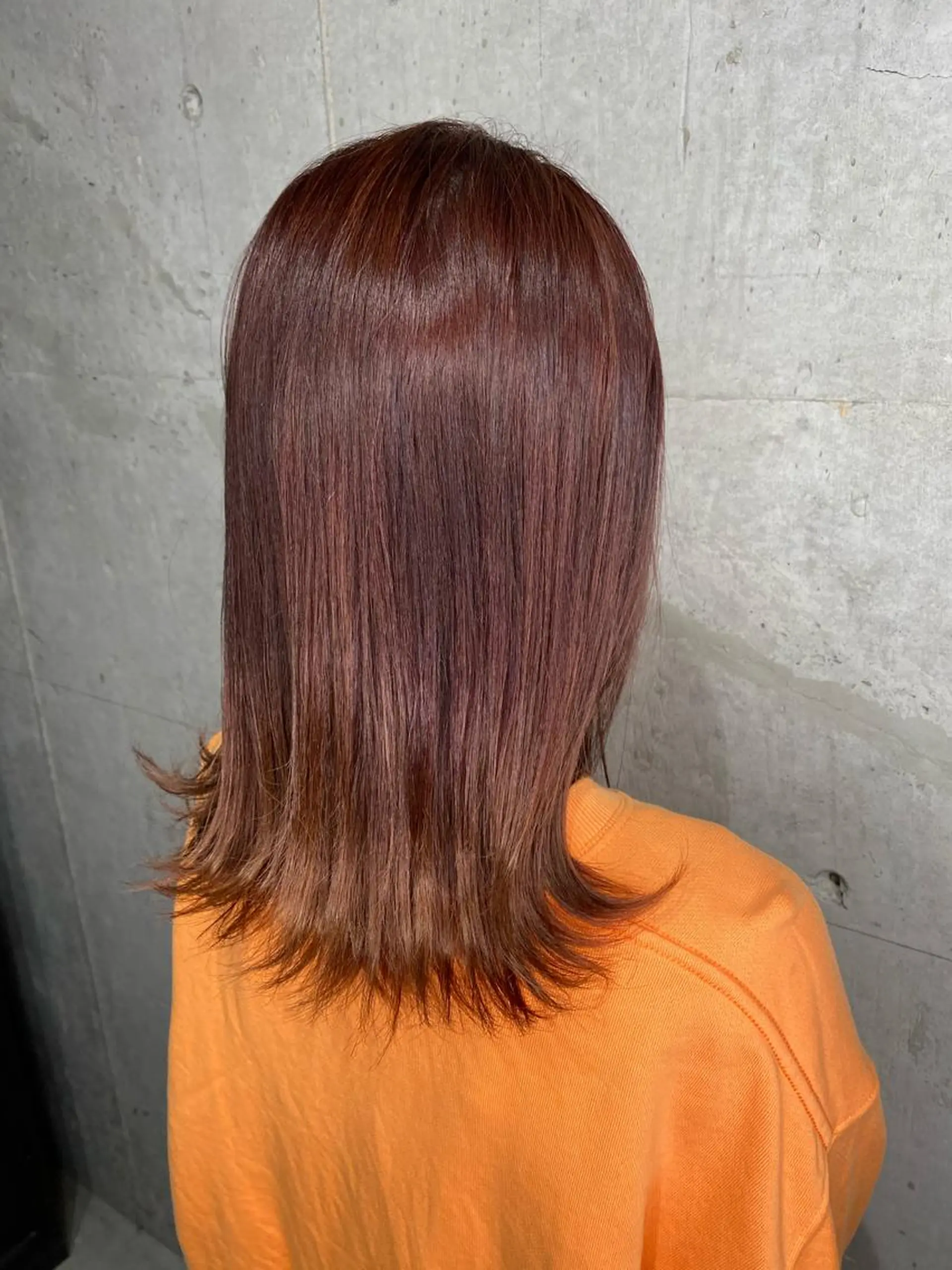 セミロング カラー ブリーチ カシス ピンクカラー 日野 めぐみのヘアスタイル