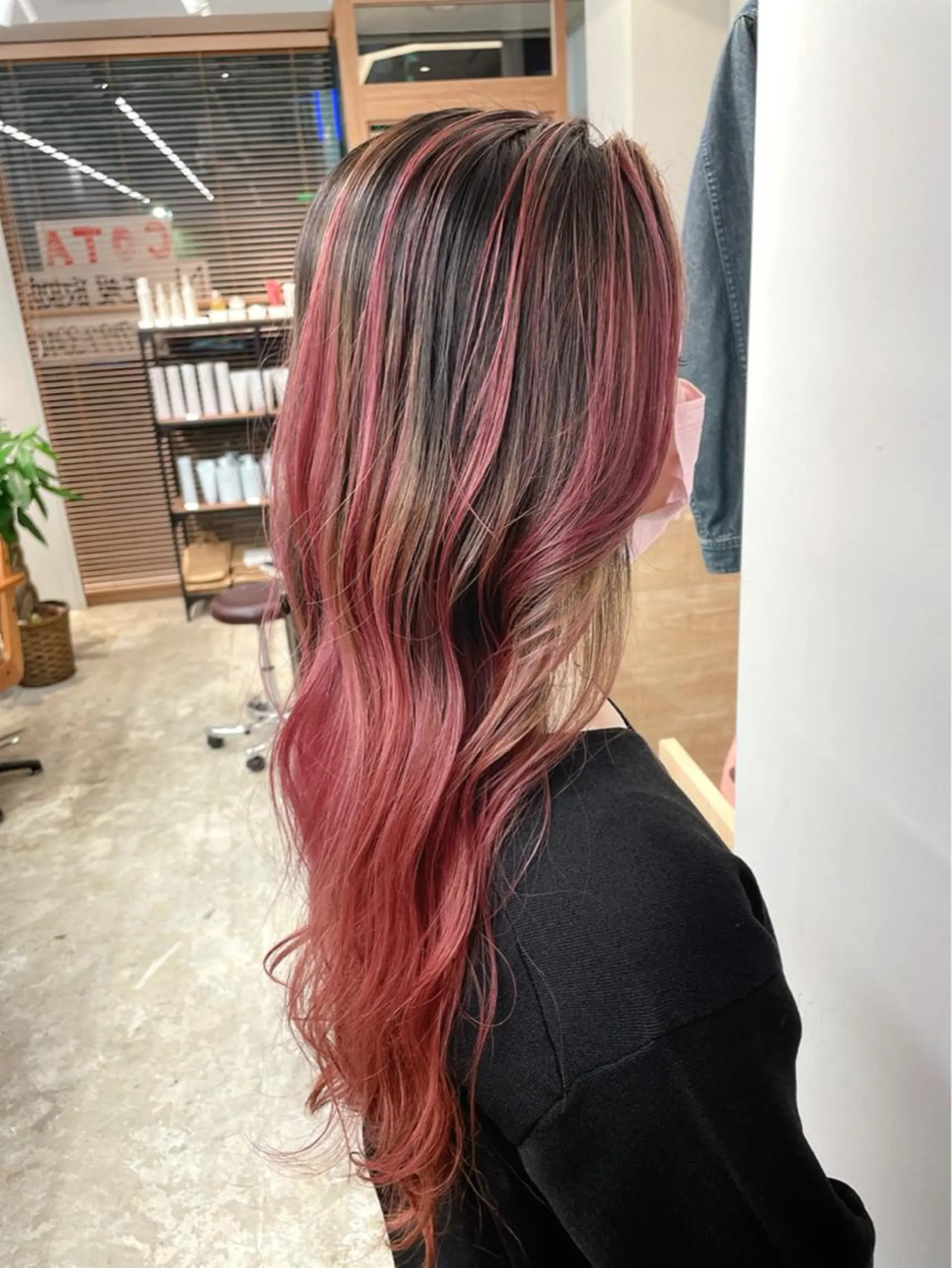 ロング SAEKI【ior 】北千住店ブリーチのヘアスタイル