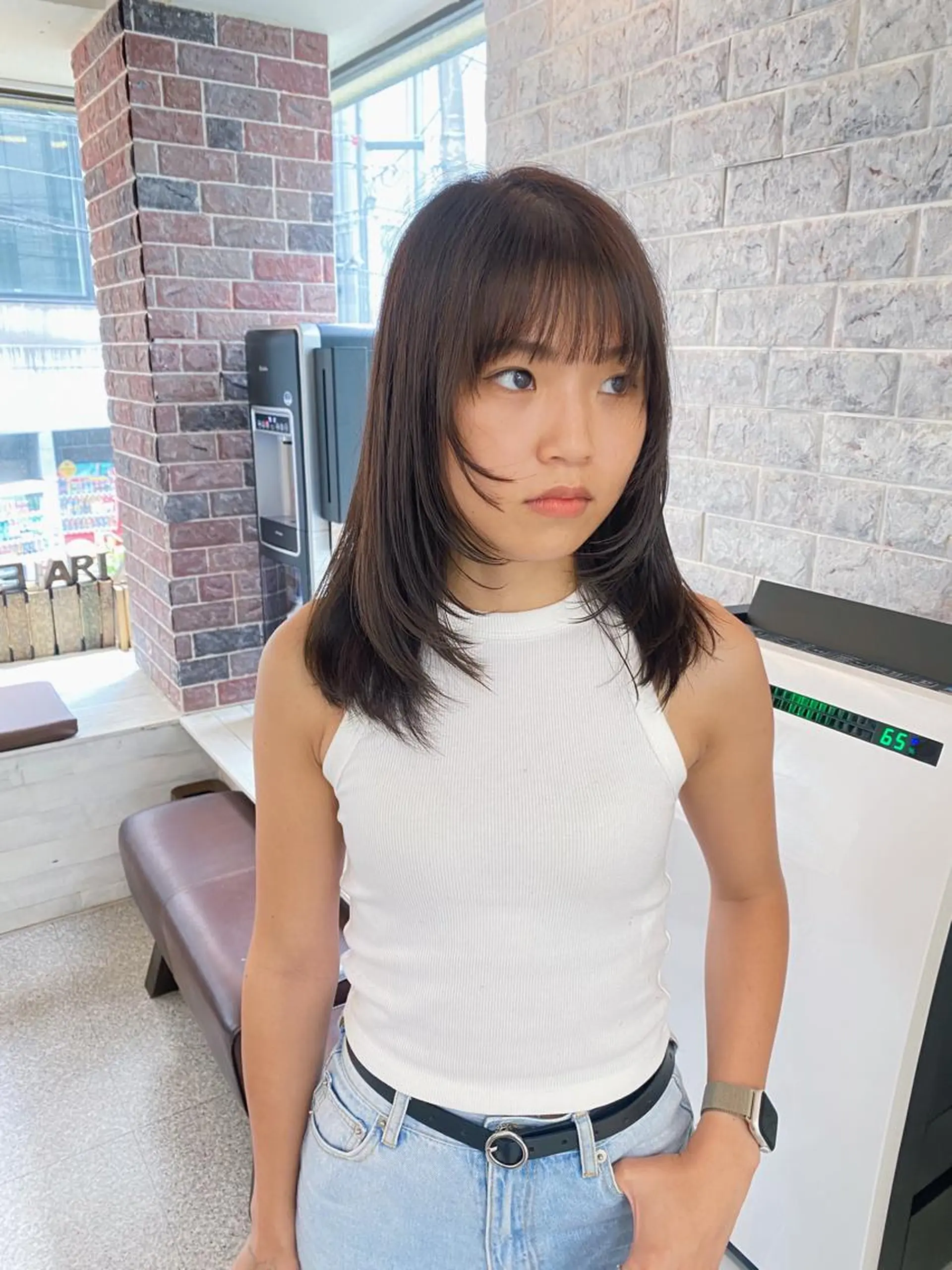 ミディアム カラー ミディアムパーマ デザインカラー グレージュ ハイライトカラー ハイトーンカラー カット ヘアカラー トリートメント レイヤーウルフ エクステ磯部のヘアスタイル