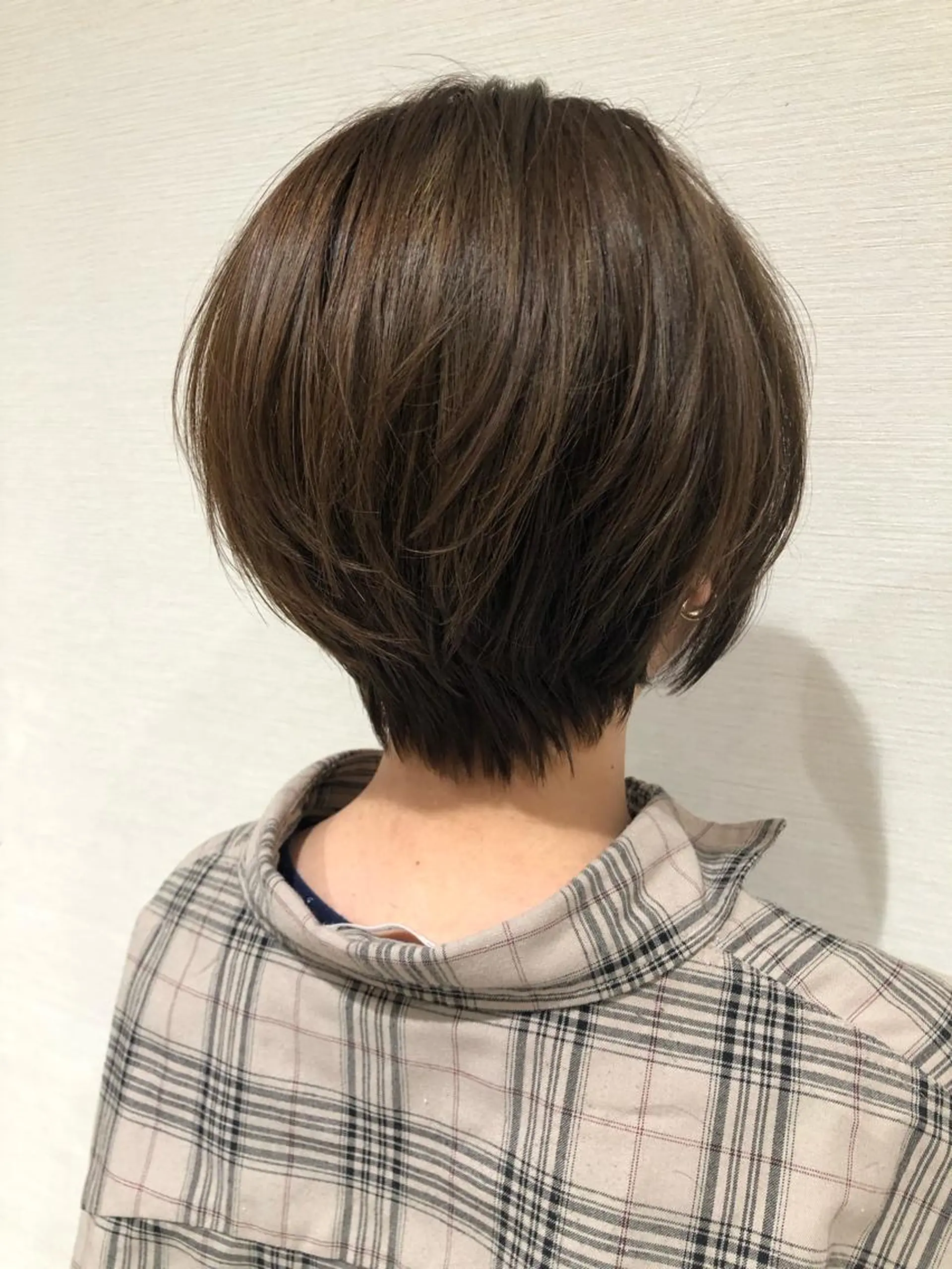 ショート 前下がりボブ ショートボブ ハンサムショート ボブ くせ毛 三鷹で1番ショート ボブをカットする新谷のヘアスタイル