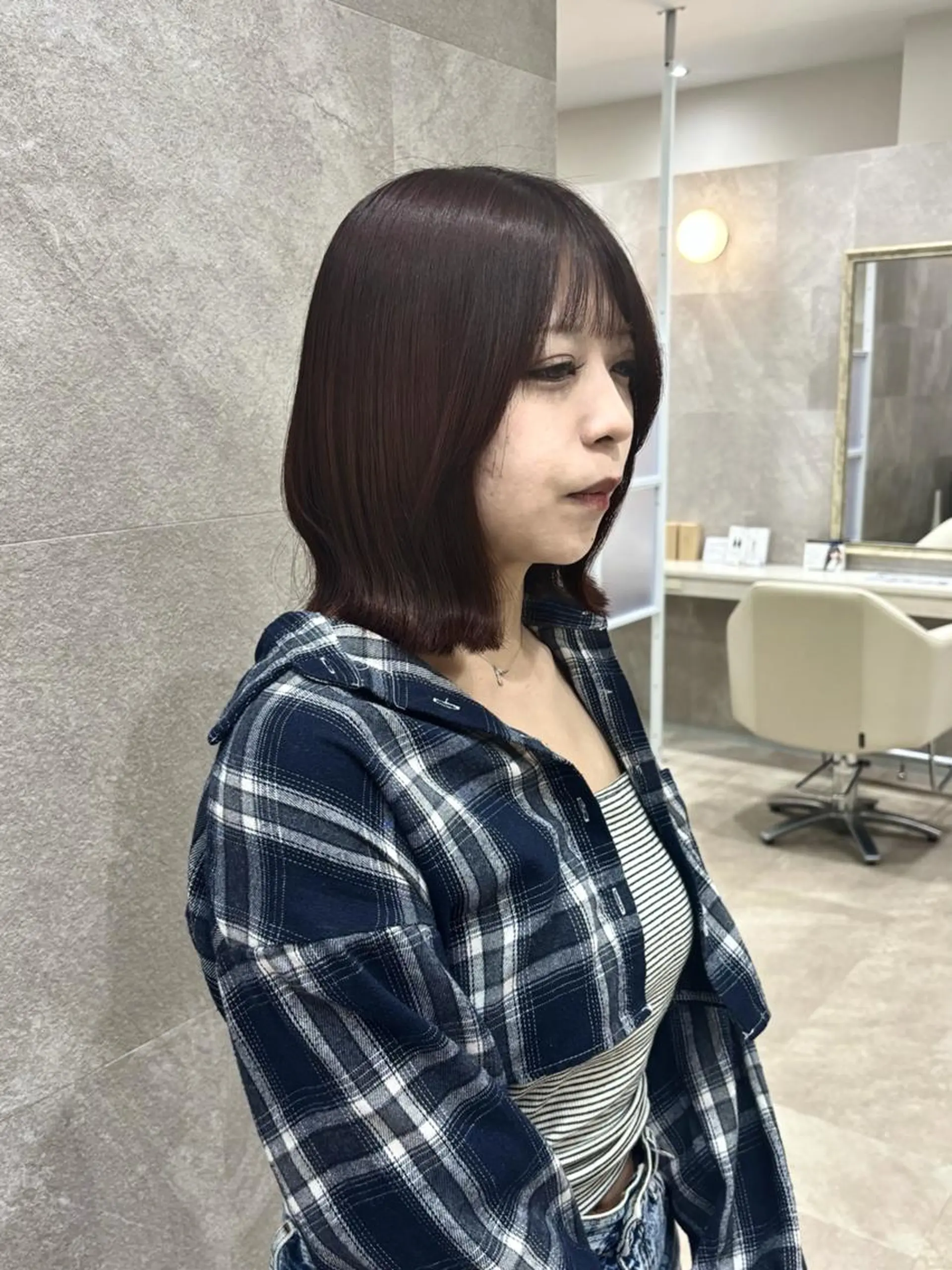 ミディアム カラー ブリーチ ボルドーカラー ブリーチなしカラー 外ハネヘア ヘアカラー トリートメント 韓国ヘアケアブリーチ 莉奈のヘアスタイル