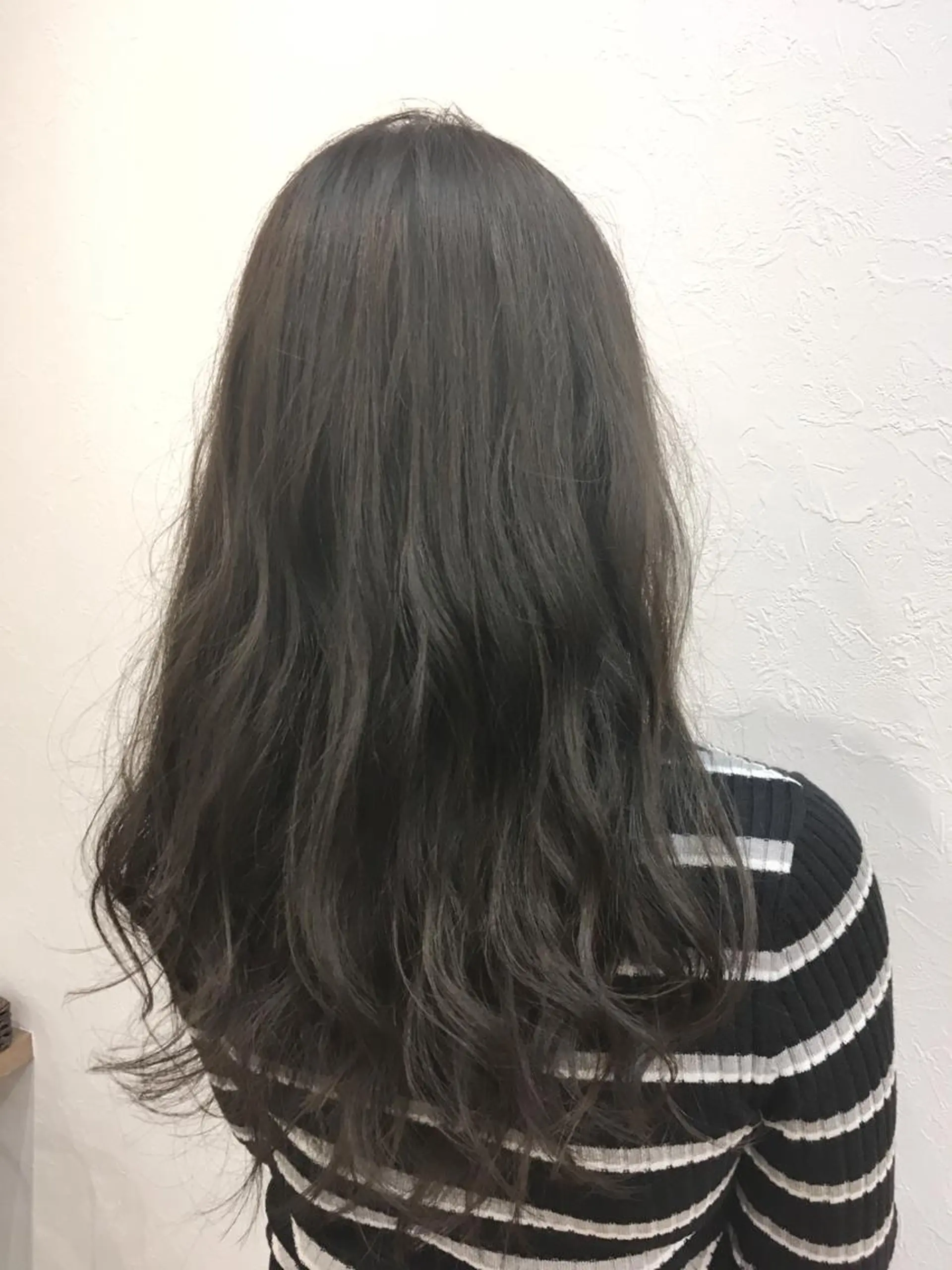 ロング カラー ダークグレー yuri🌼 NUMBER 天王寺のヘアスタイル