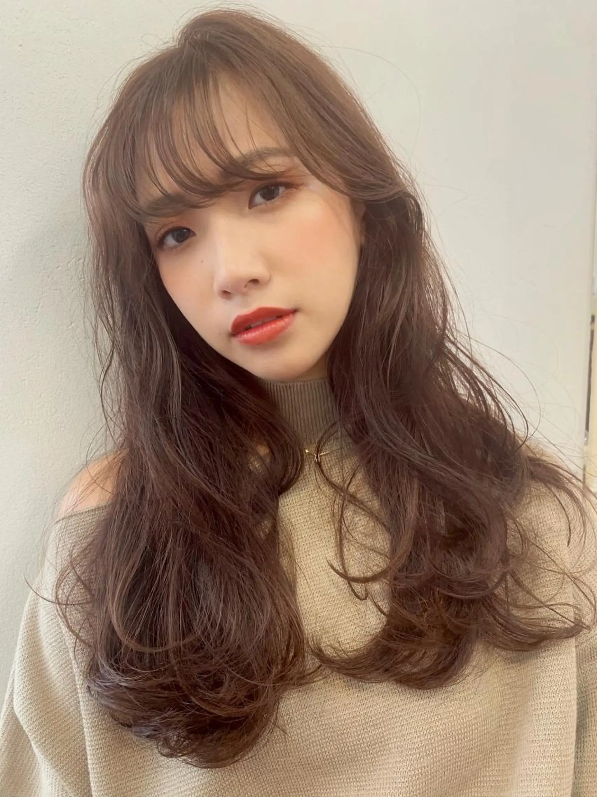 ロング カラー レイヤーカット、 大人可愛い　中村美羅のヘアスタイル