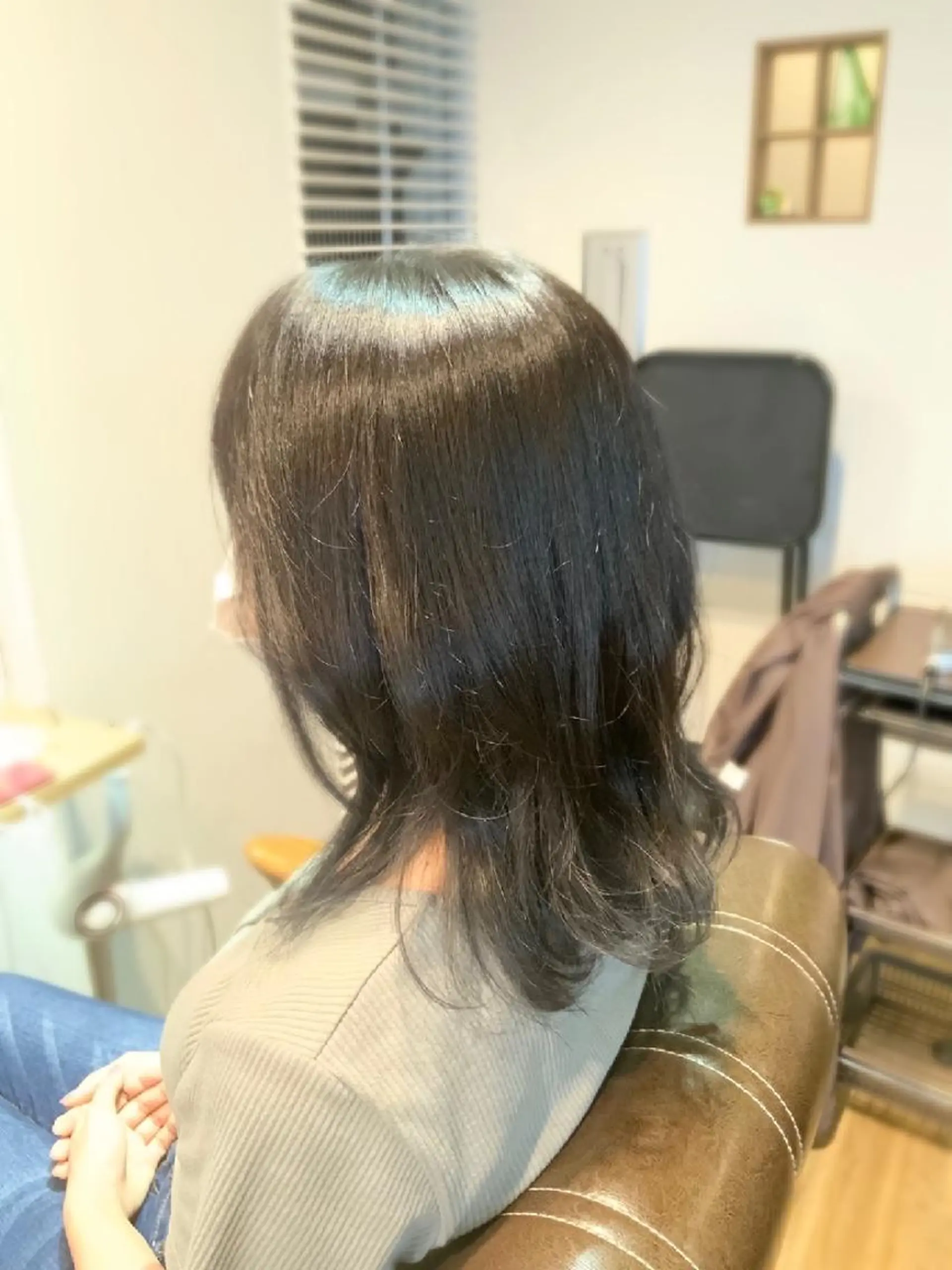 カラー アッシュ アッシュグレー ブリーチ グラデーションカラー ヘアカラー トリートメント 堀 望美のヘアスタイル