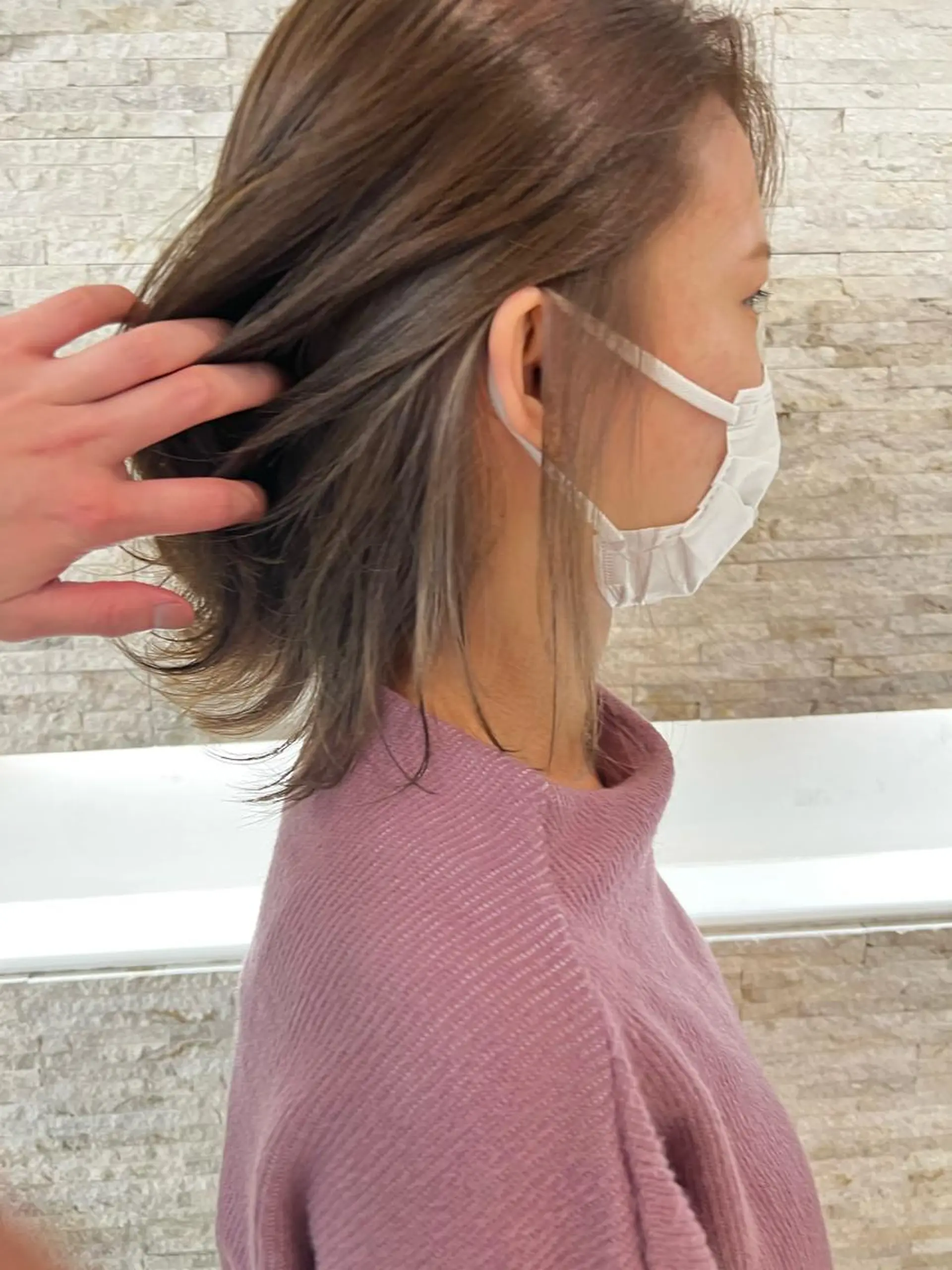 ミディアム カラー ヘアアレンジ ベージュカラー ブリーチ シルバー シルバーベージュ 🔶似合わせセンター パート/ヤス🔶のヘアスタイル