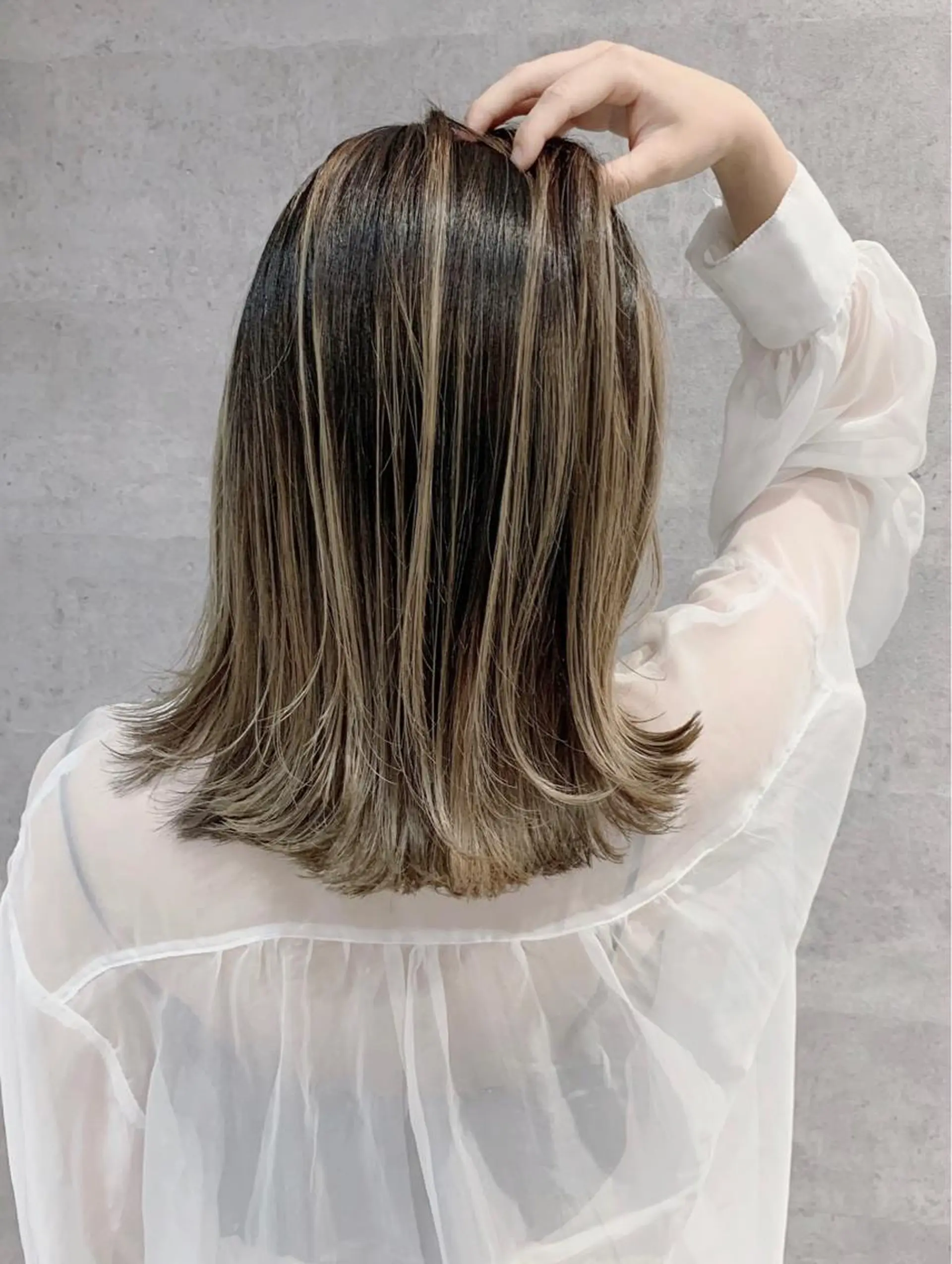 ミディアム カラー バレイヤージュ ブリーチ レイヤーカット _WHITE 天神店 YUMEKA🐻のヘアスタイル