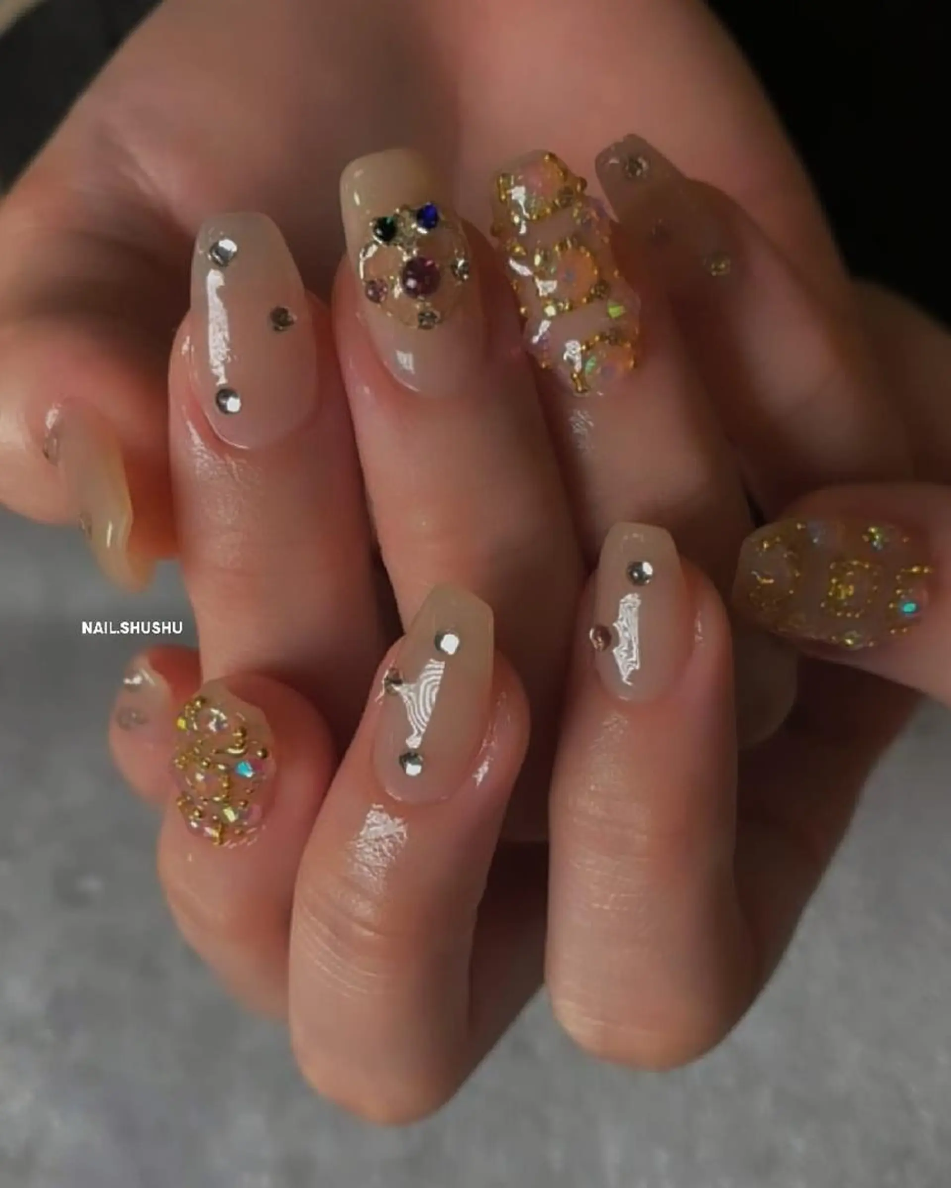 ネイル 持ち込み ニュアンスネイル シンプルネイル 冬ネイル 3dパーツ/流行り 👧shushu❤️のネイルデザイン