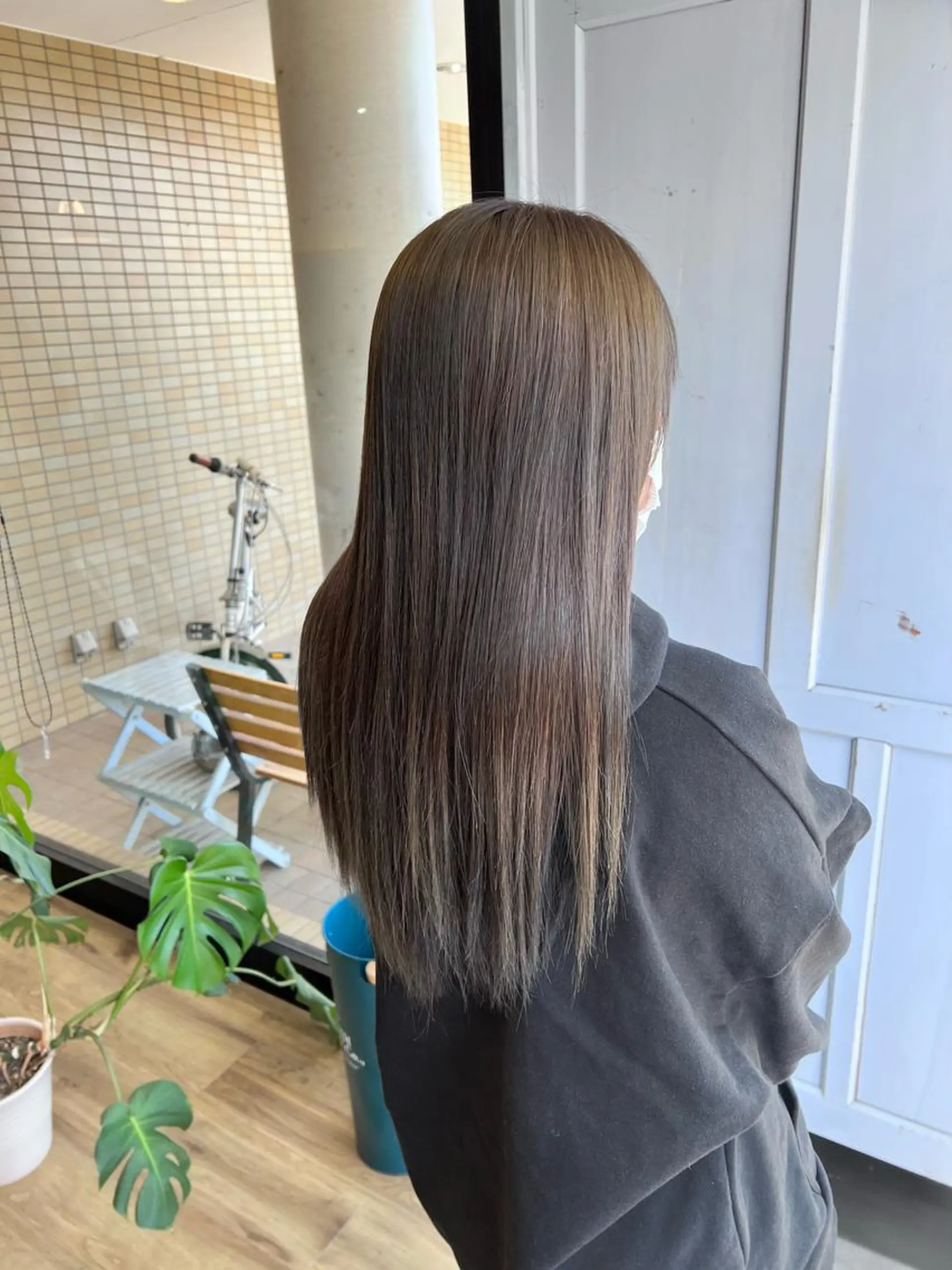 ロング カラー グレージュ ヘアカラー トリートメント ツキダテ ユイのヘアスタイル