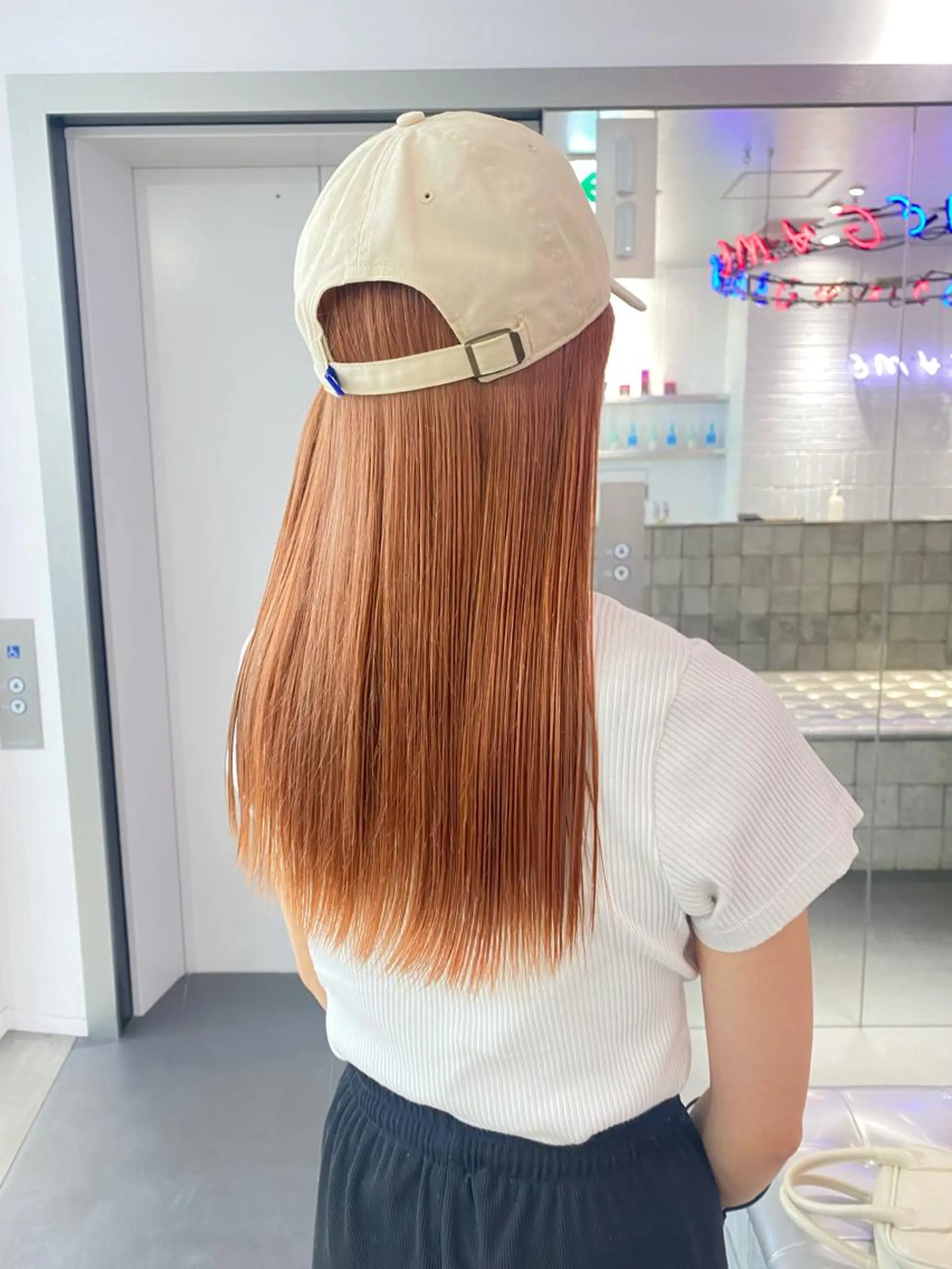 ロング アイブロウ 眉カラー カット ヘアカラー 🎨ハイトーン/ 切りっぱなし みつきのヘアスタイル