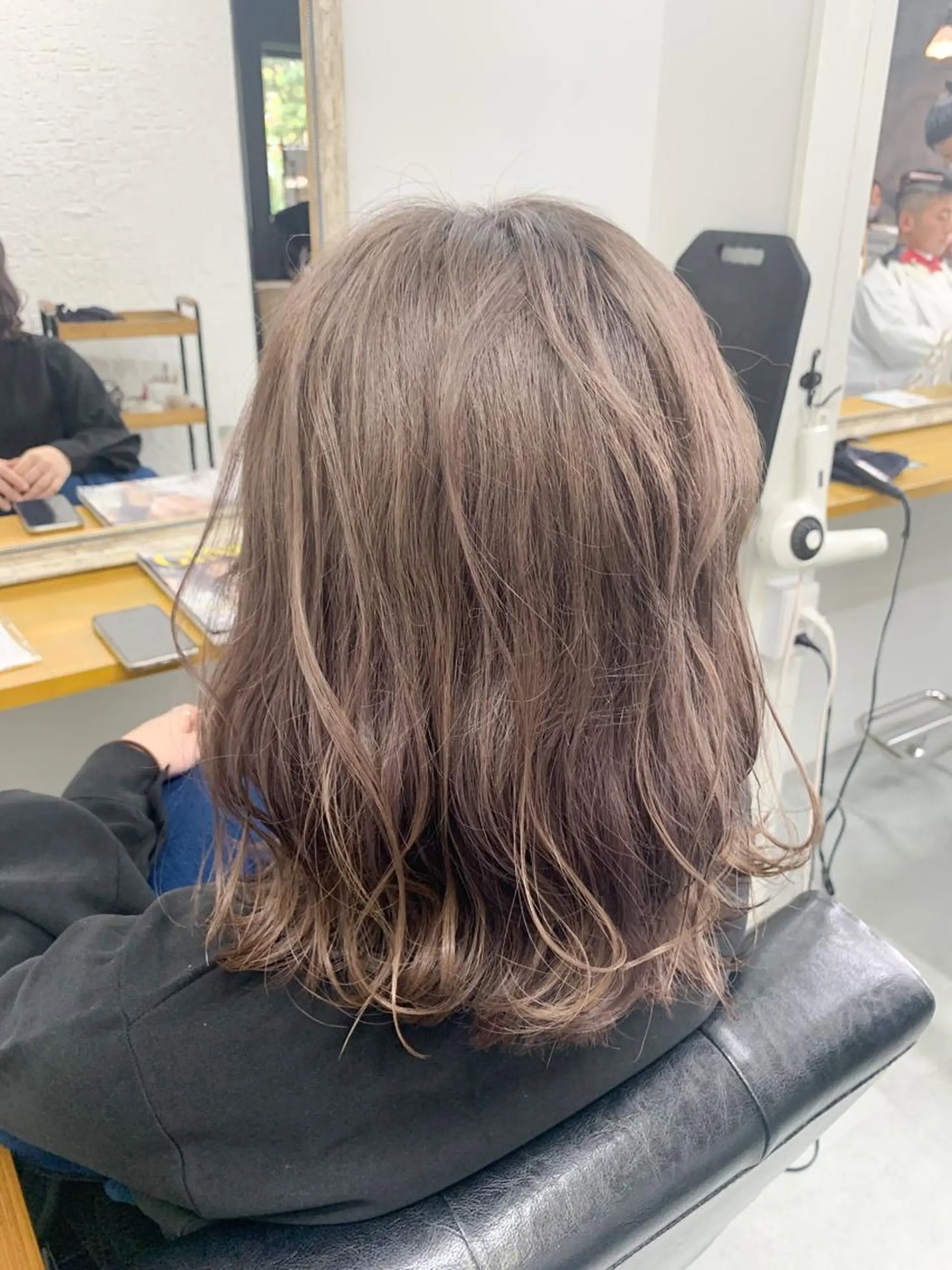 ミディアム カット ヘアカラー トリートメント 須佐 勝也のヘアスタイル