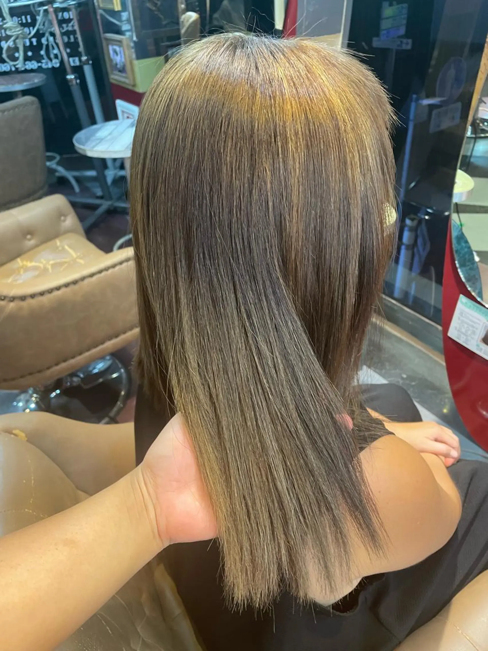セミロング 縮毛矯正 👑派手髪/カット 👑ANRYのヘアスタイル