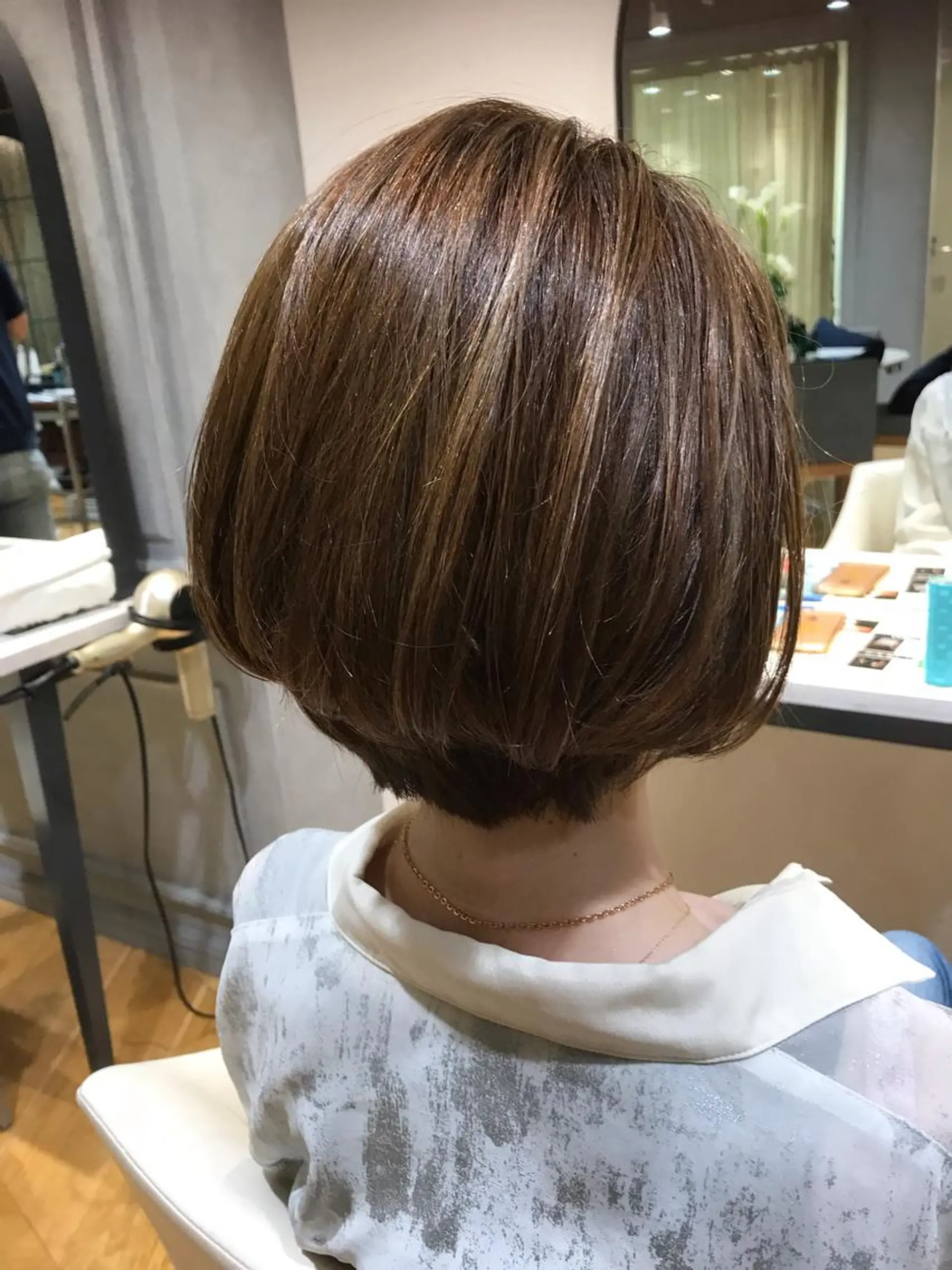 ショート カラー グレージュ ハイライトカラー ハイライト カット 乾かすだけで艶髪酸性 ストレート髙橋悠耶のヘアスタイル