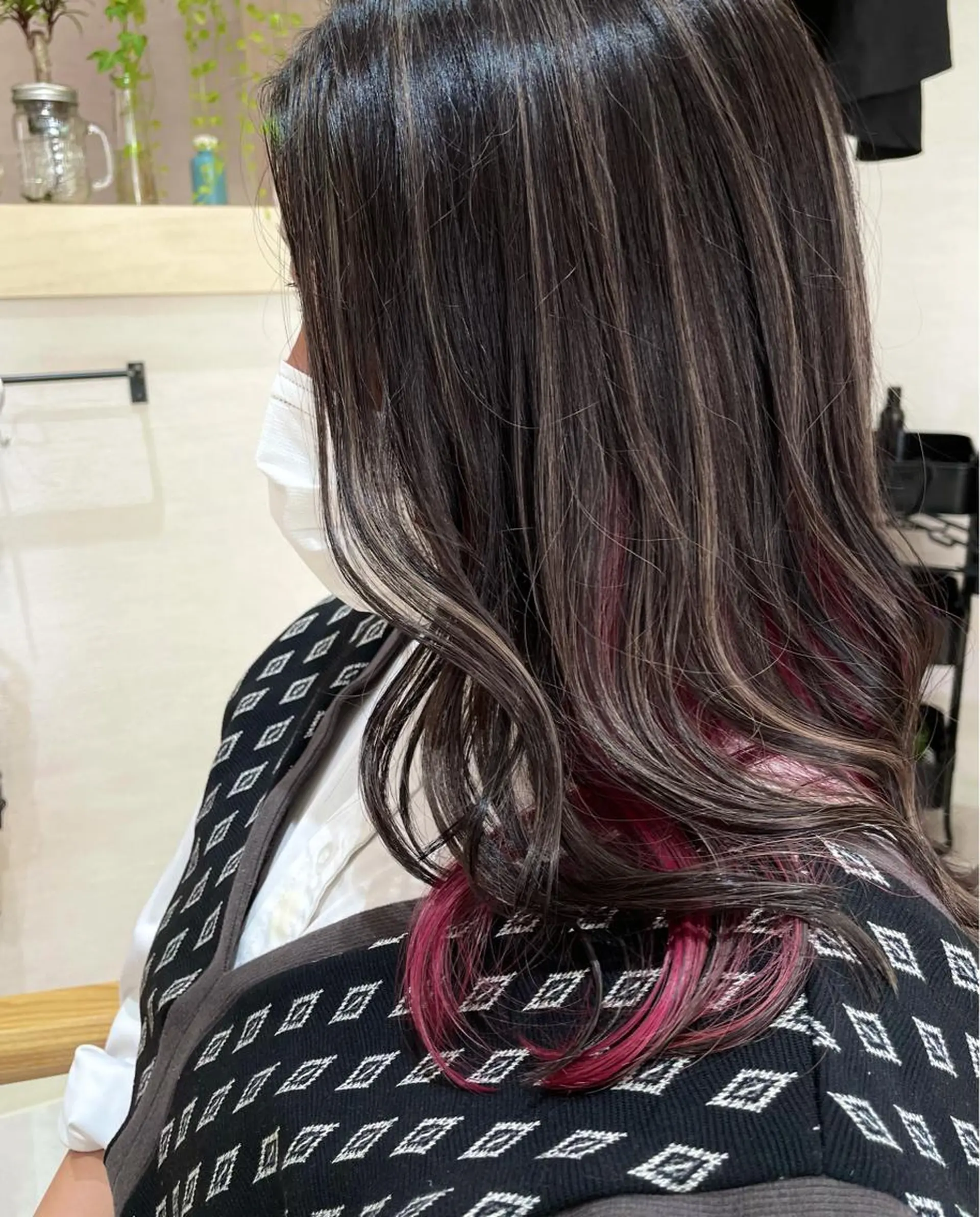 ロング カラー インナーカラー ハイライト／艶カラー 大河シンジのヘアスタイル