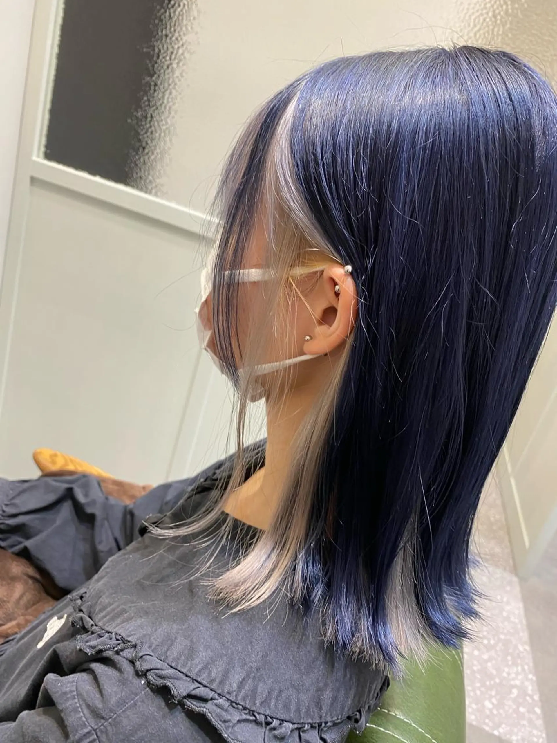 ミディアム カラー ブルーカラー シルバー カット ヘアカラー トリートメント 派手髪系🦄美容師 chikaのヘアスタイル