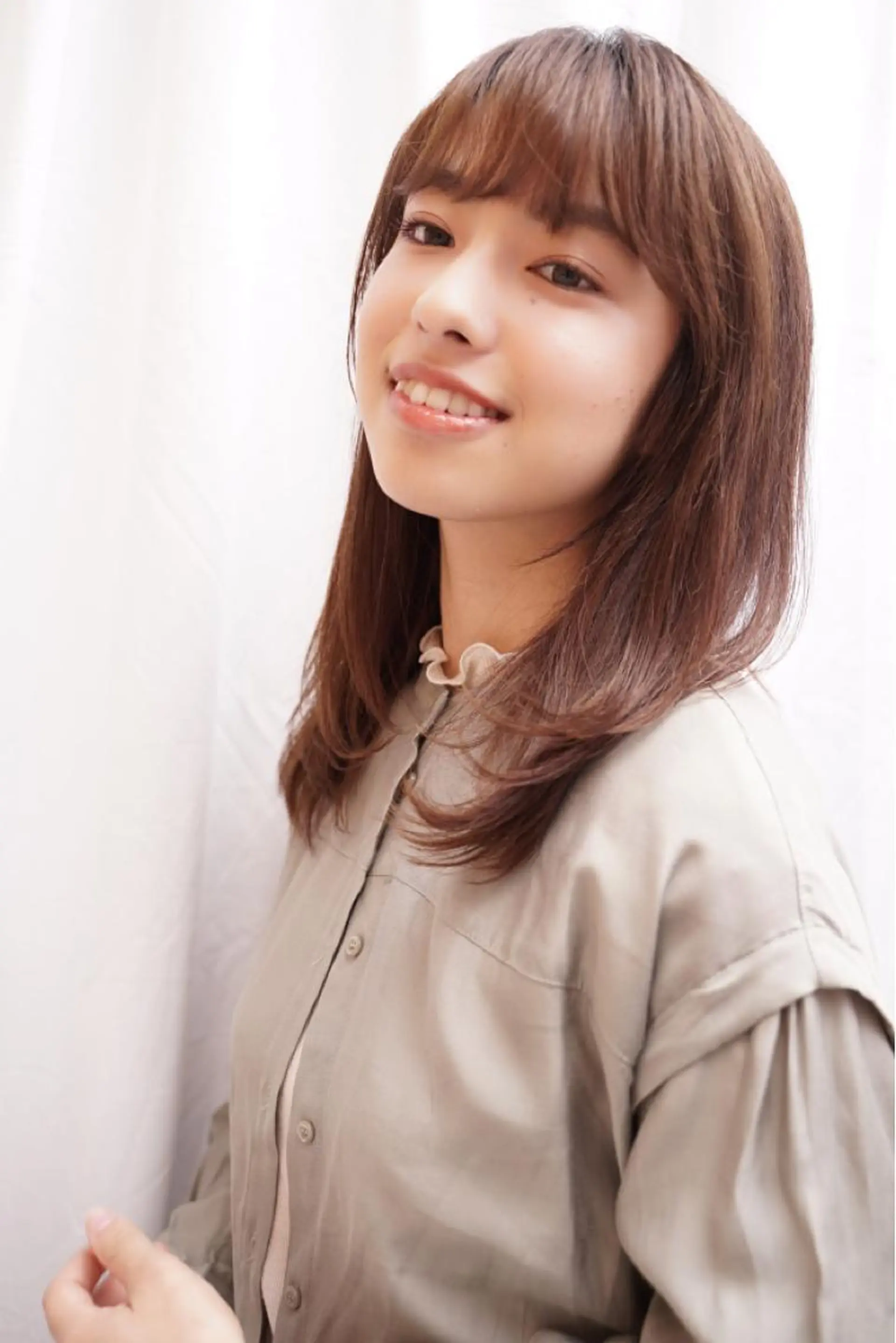 ミディアム カラー カット 縮毛矯正 佐藤 花帆のヘアスタイル