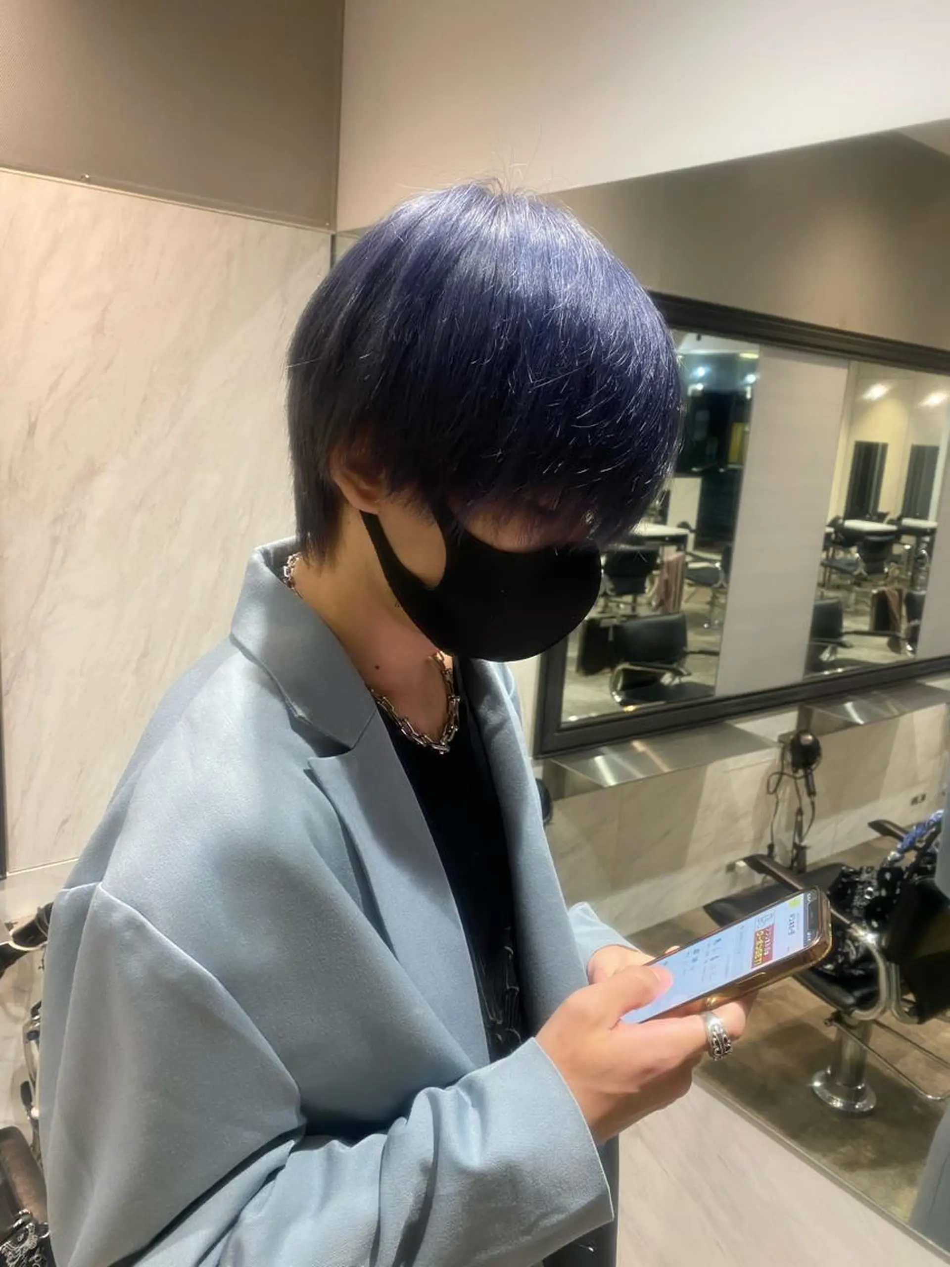 カラー パーマ ヘアアレンジ メンズ メンズブリーチ アッシュ アッシュグレー ブリーチ ブルーカラー 新宿⌇韓国風ヘア ⌇透明感カラーのヘアスタイル