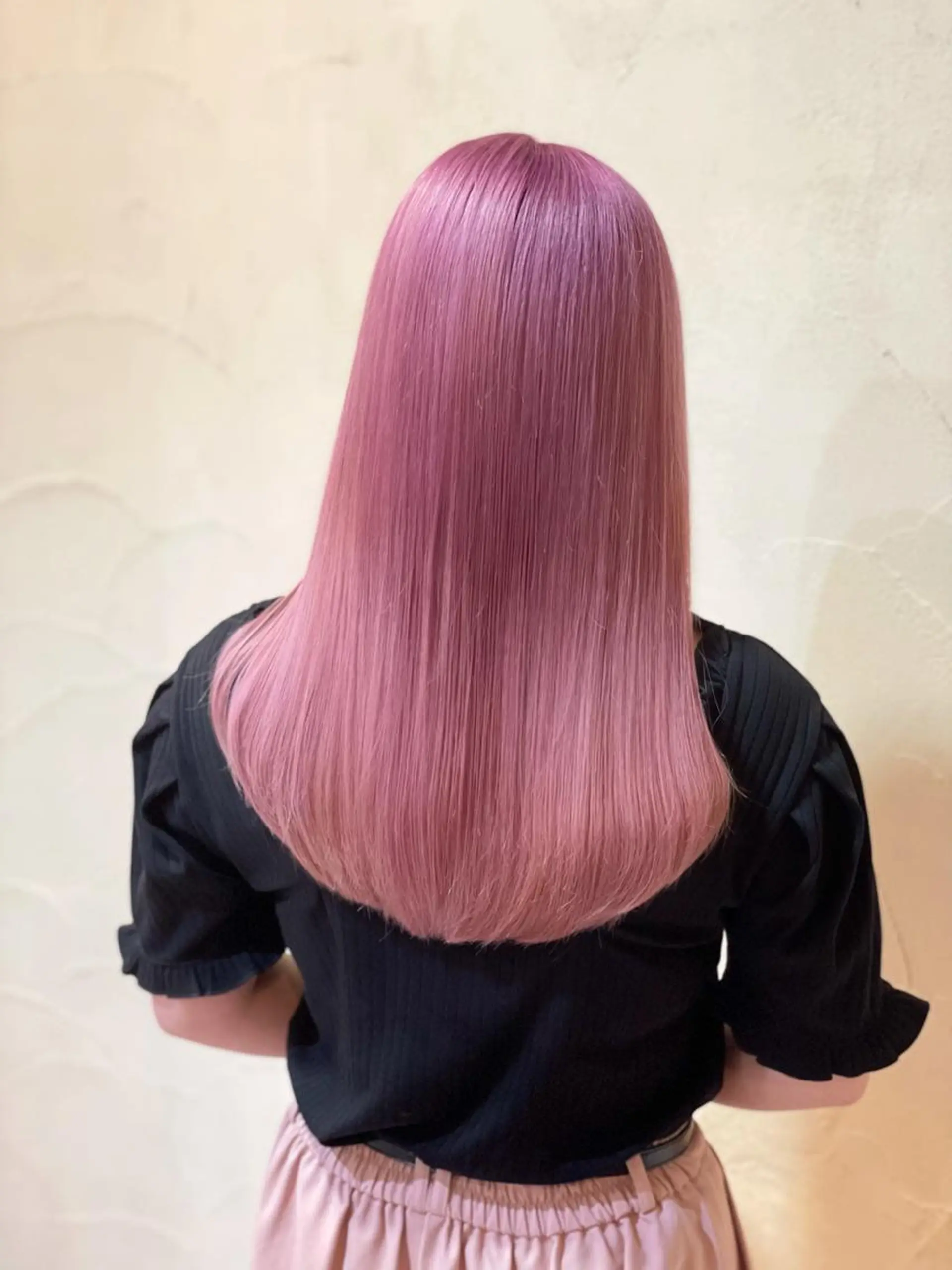 セミロング カラー ブリーチ グラデーションカラー ピンクカラー 髪質改善 トリートメント ヘアカラー トリートメント 秋山 幸太のヘアスタイル