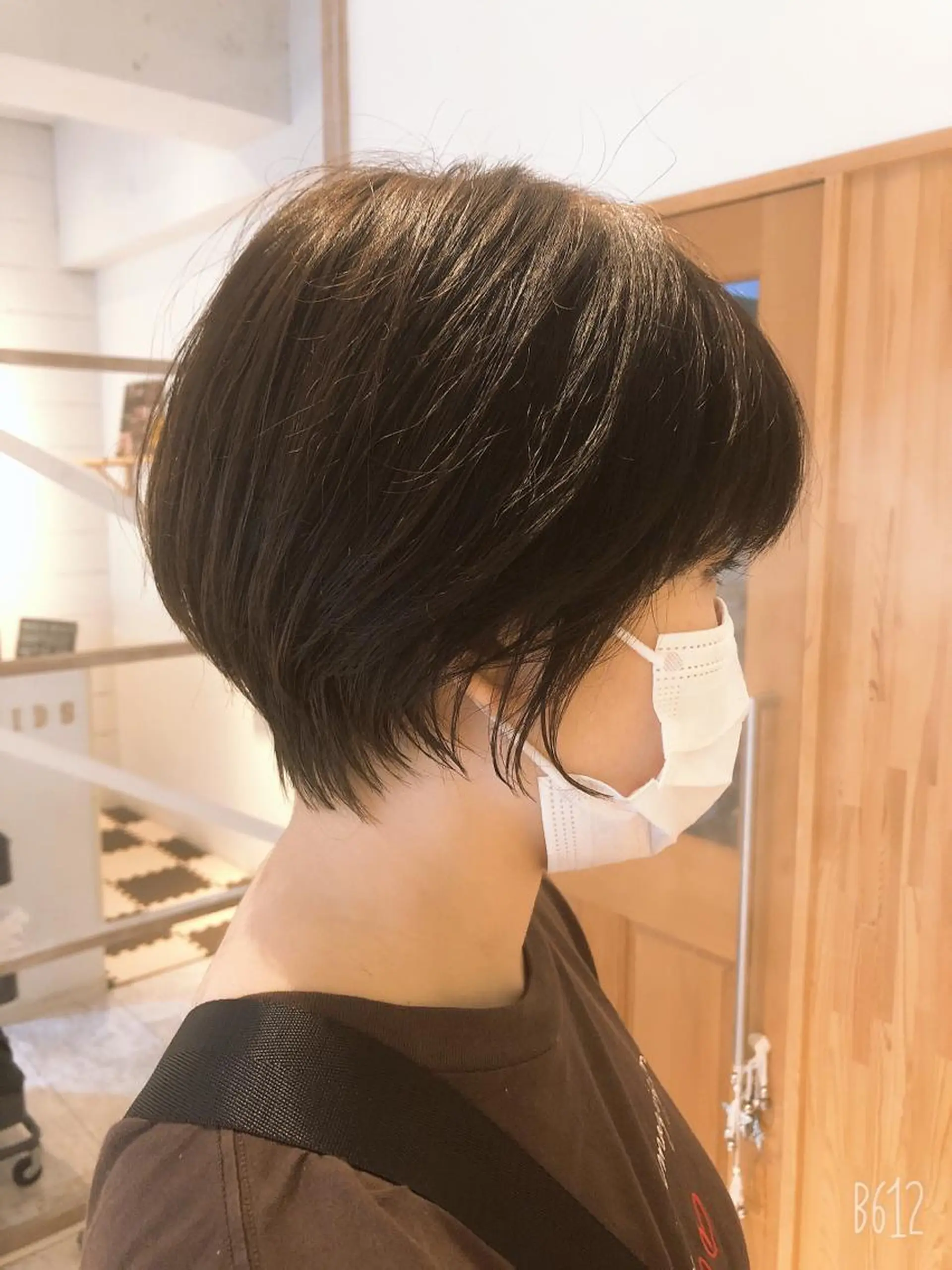 ショート esse大阪茶屋町店所属・レイヤーカット 新井田陽寿のヘアスタイル