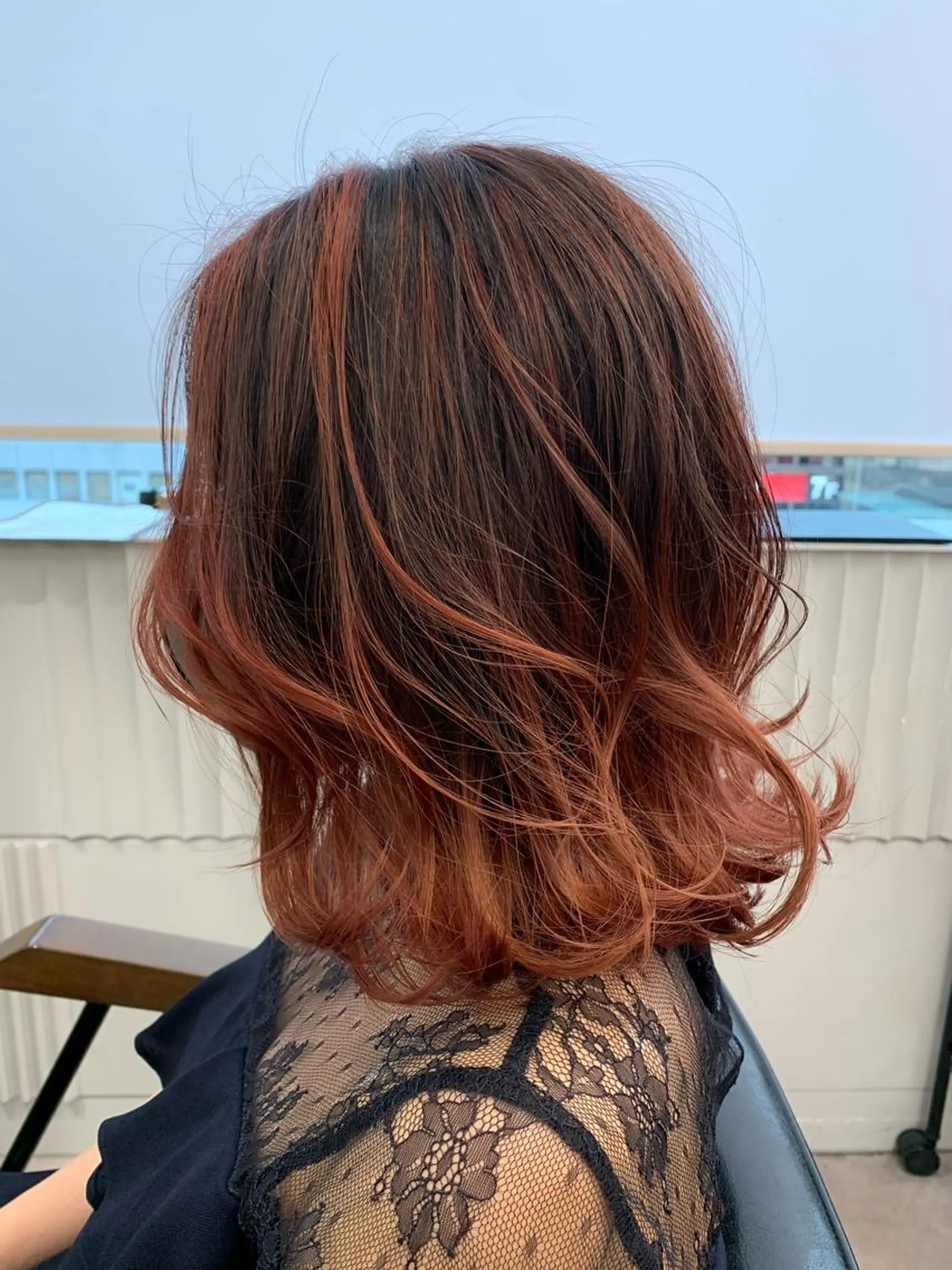 セミロング カラー ヘアアレンジ バレイヤージュ ハイライトカラー レッドカラー ハイライト レイヤーカット Arumeria ❄️富澤翼❄️のヘアスタイル