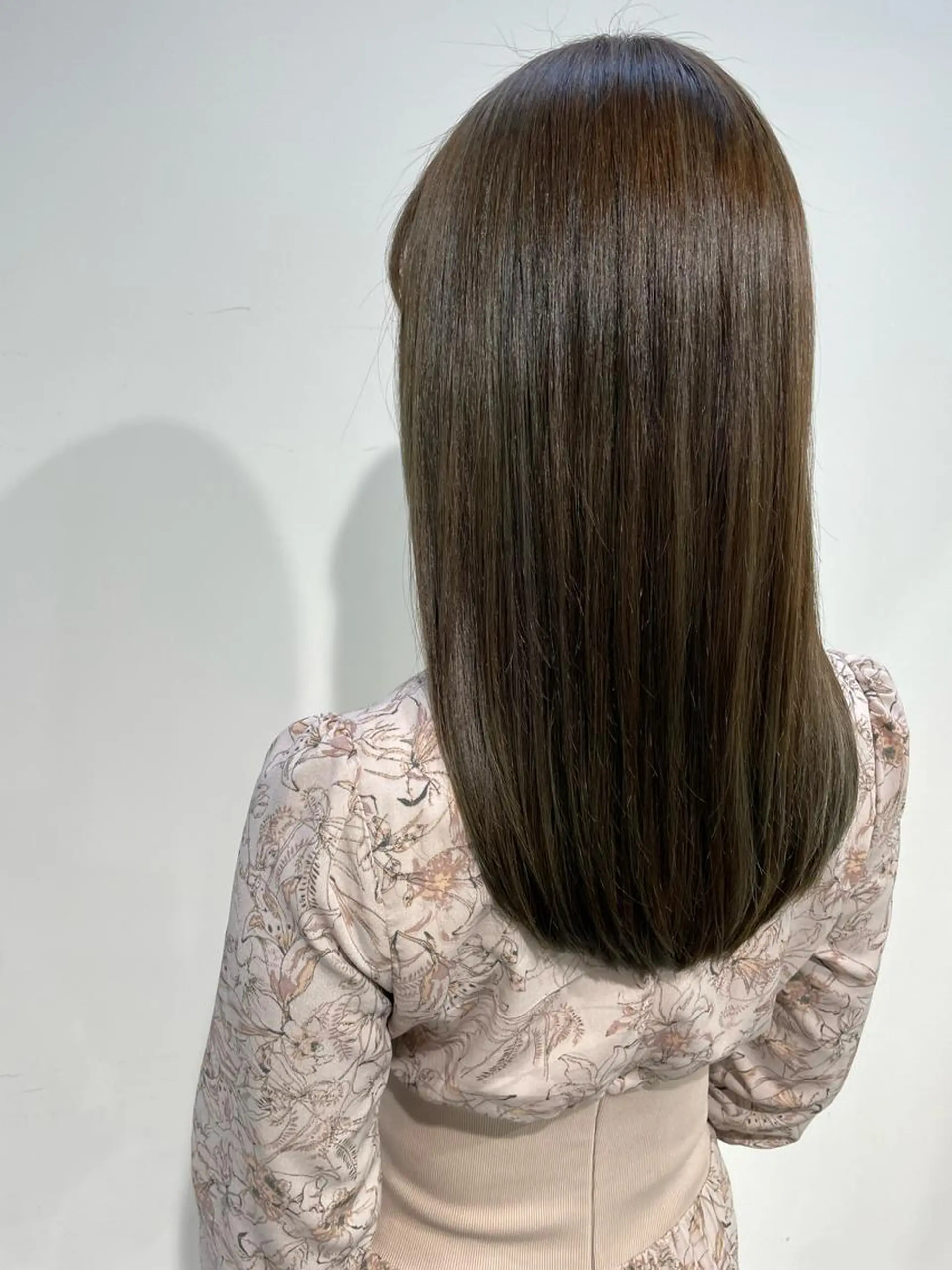 セミロング カラー 髪質改善イノアカラー 富澤ショウタのヘアスタイル