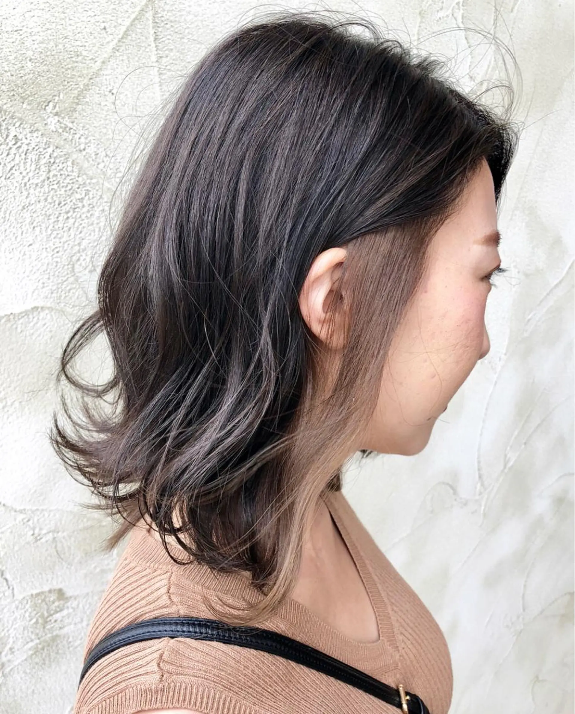 ミディアム カラー アッシュ ベージュカラー ダークアッシュ インナーカラー ミルクティーベージュ 岩田 萌那のヘアスタイル