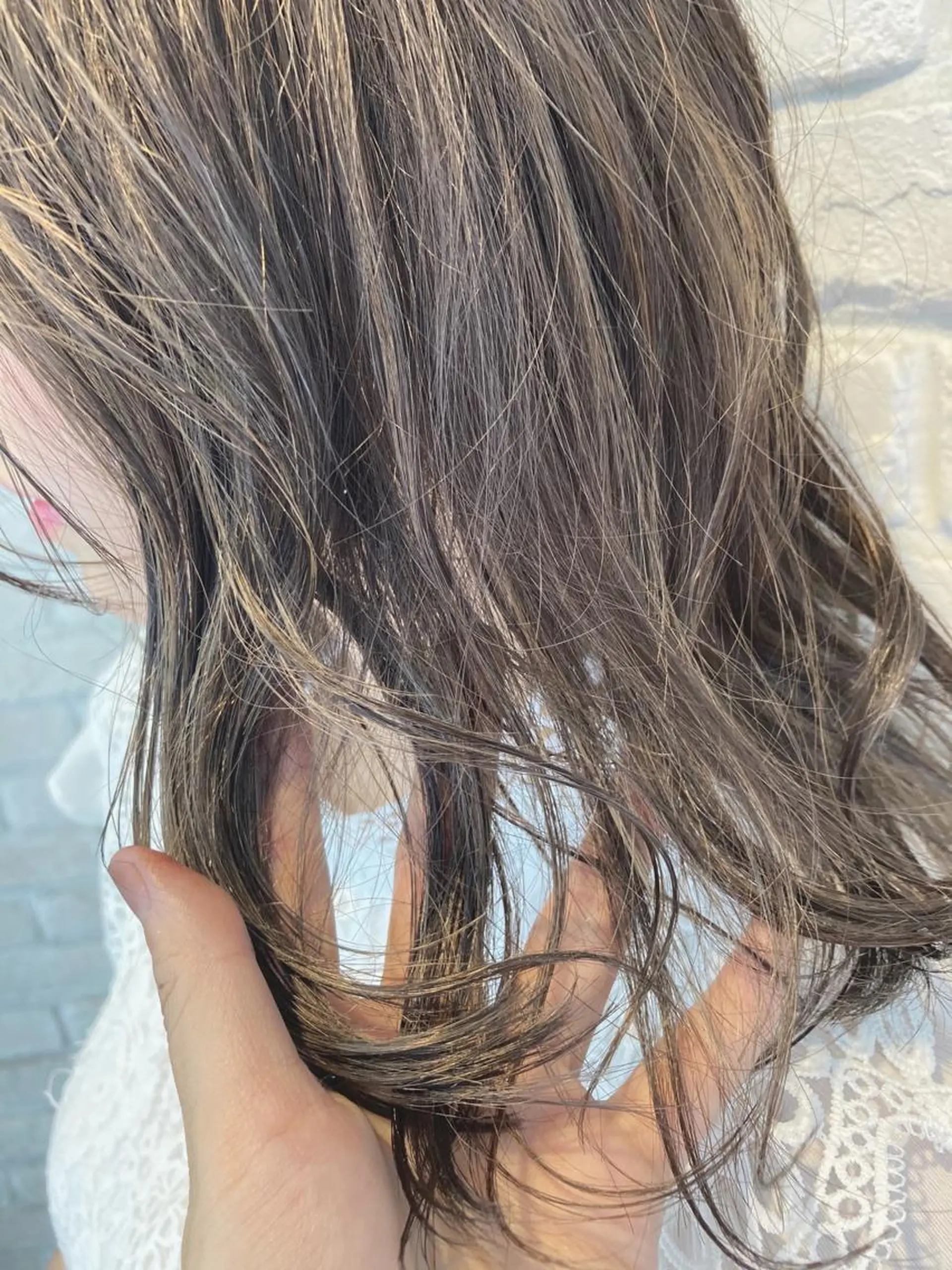 カラー あやかショート 白髪ぼかしのヘアスタイル