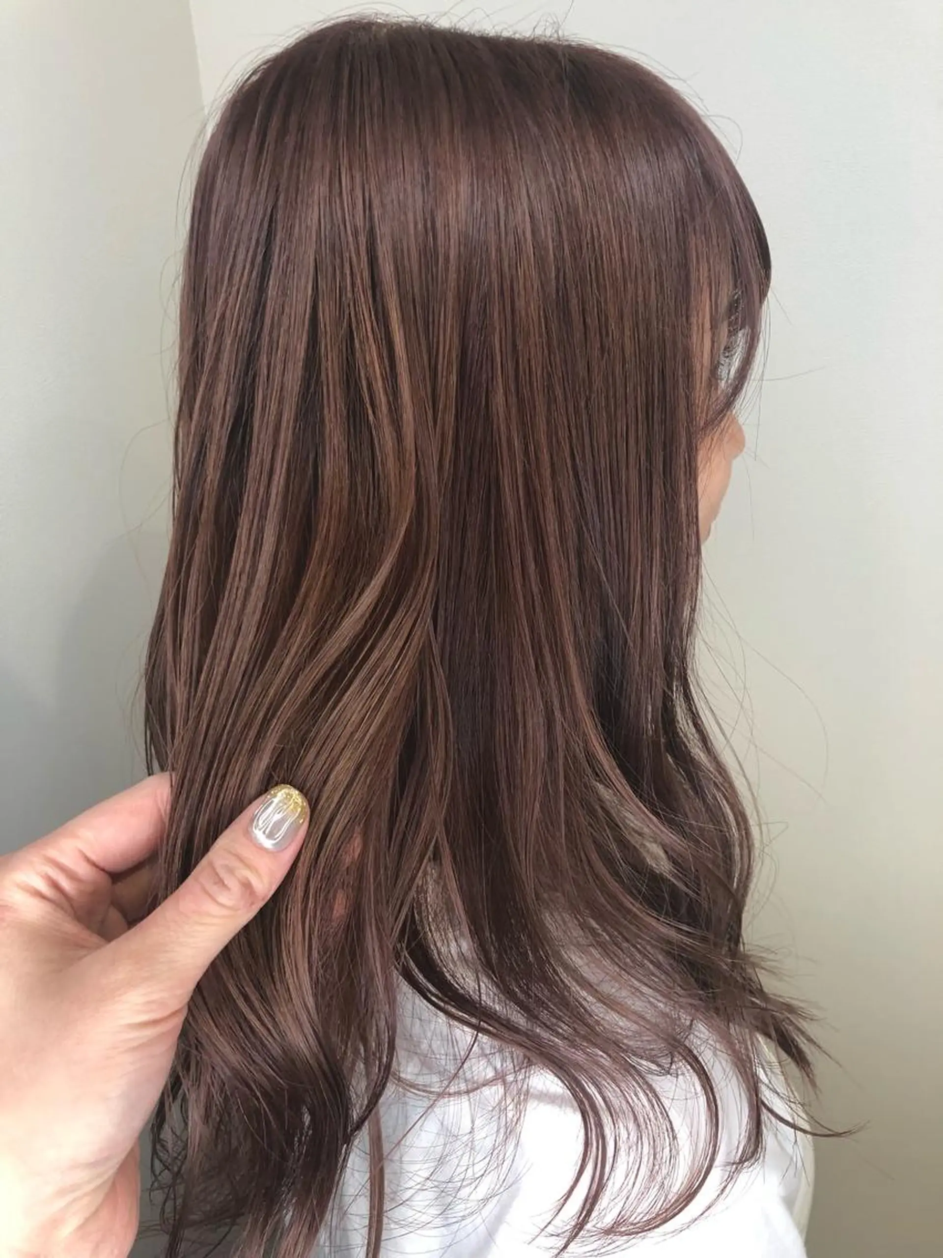 ロング カラー ウルフカット／吉村 桃子のヘアスタイル