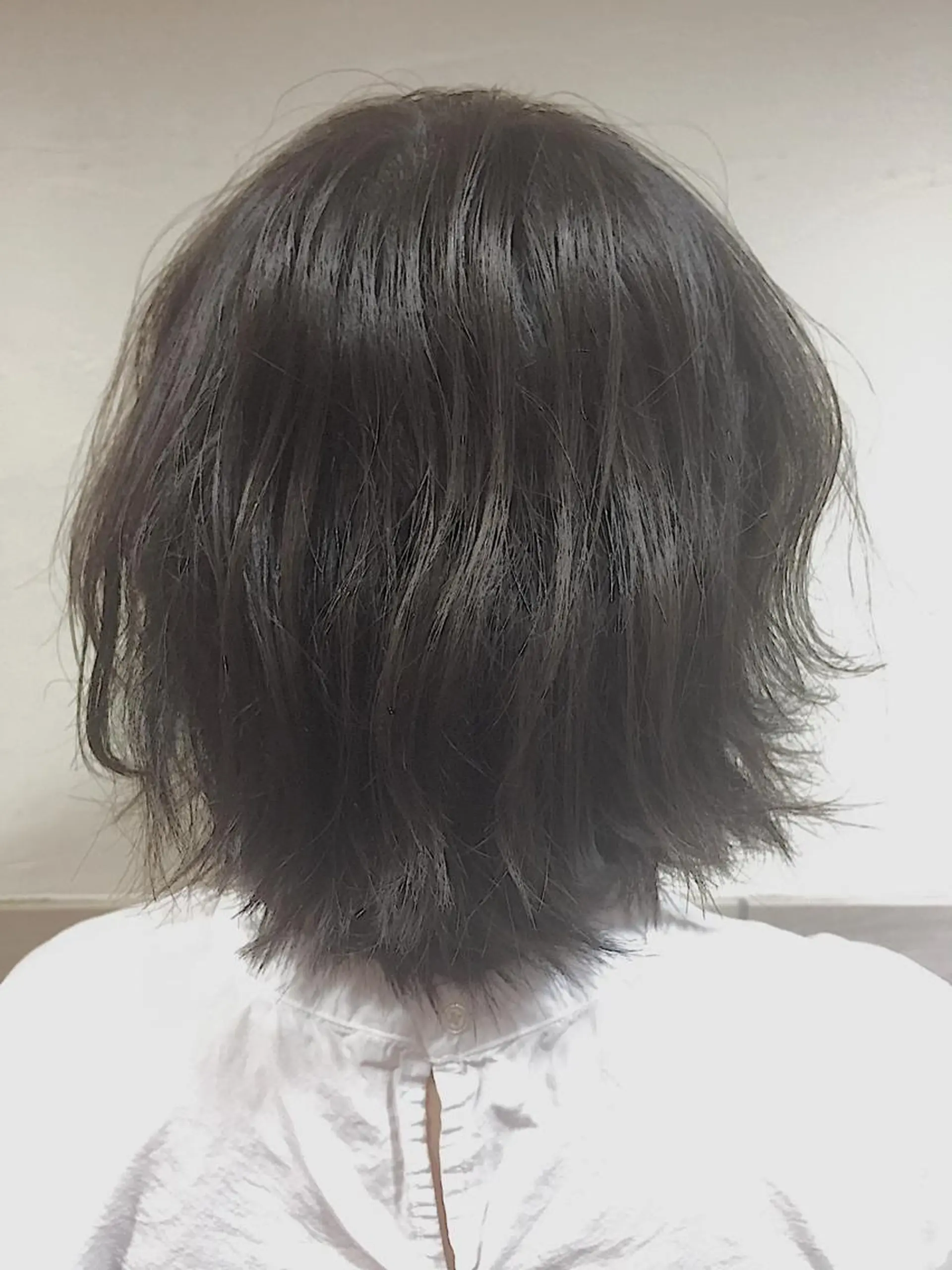 ショート カラー パーマ アッシュ ダークアッシュ レイヤーカット ショートヘア 可愛いを作る神 ナオヒロのヘアスタイル