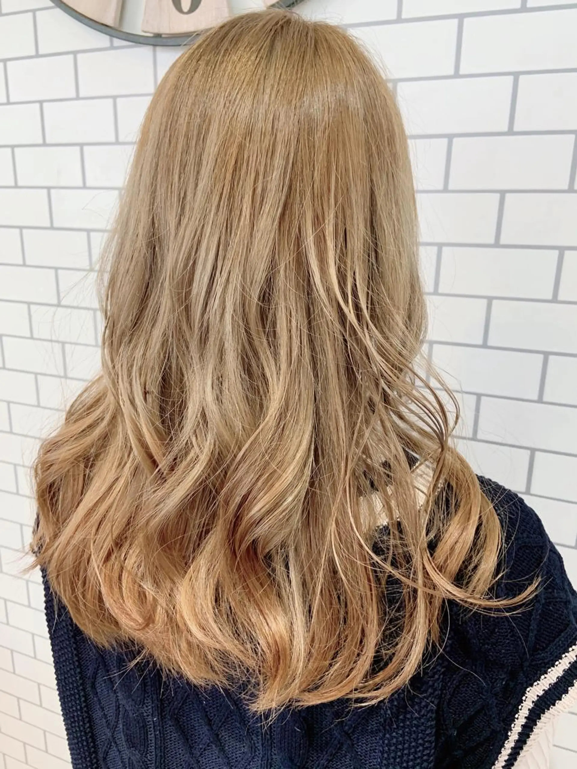 セミロング カラー ヘアアレンジ ブリーチ ハイトーンカラー 韓国hair🦋 Nanaのヘアスタイル