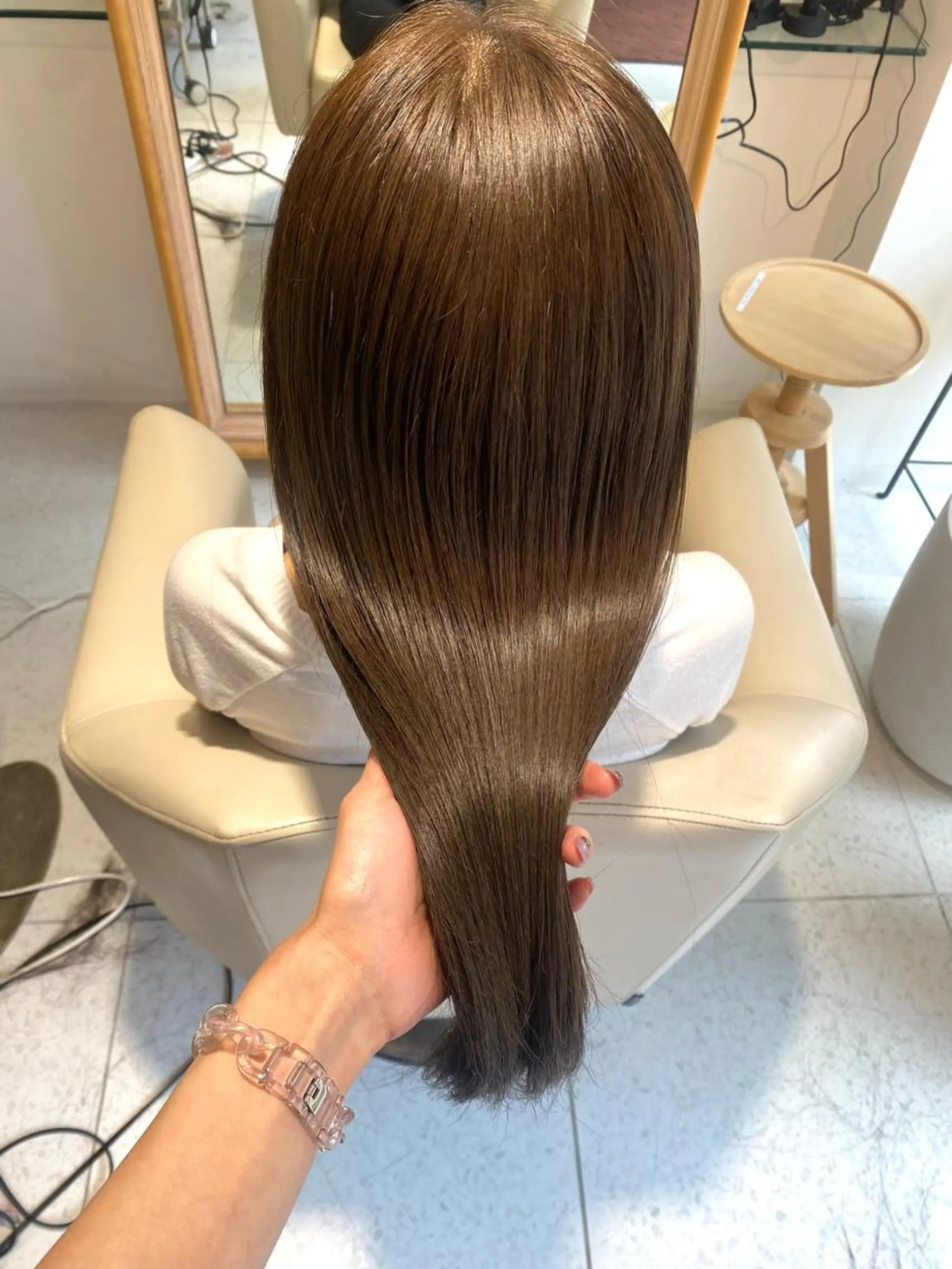 セミロング カラー カット 縮毛矯正 トリートメント 安永 涼のヘアスタイル