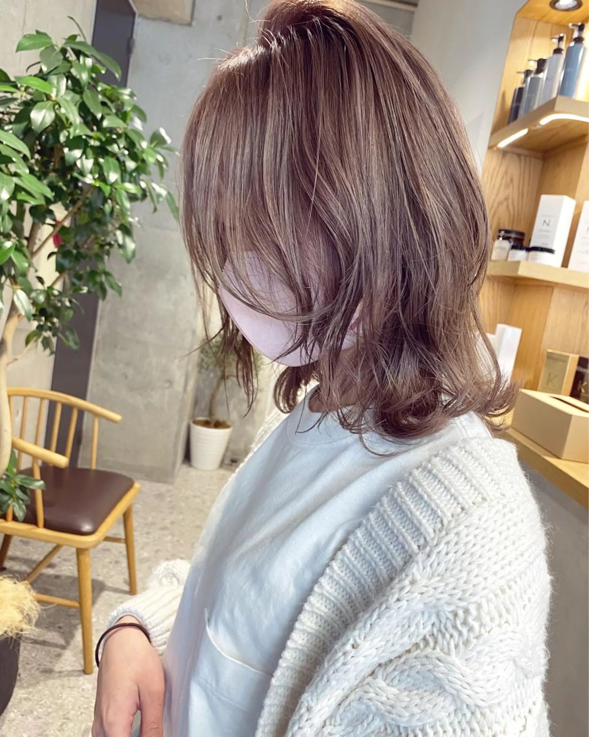 ミディアム カラー ベージュカラー ピンクカラー ピンクベージュ ヘアカラー トリートメント ブリーチカラーレイヤ ーカット🦋annaのヘアスタイル