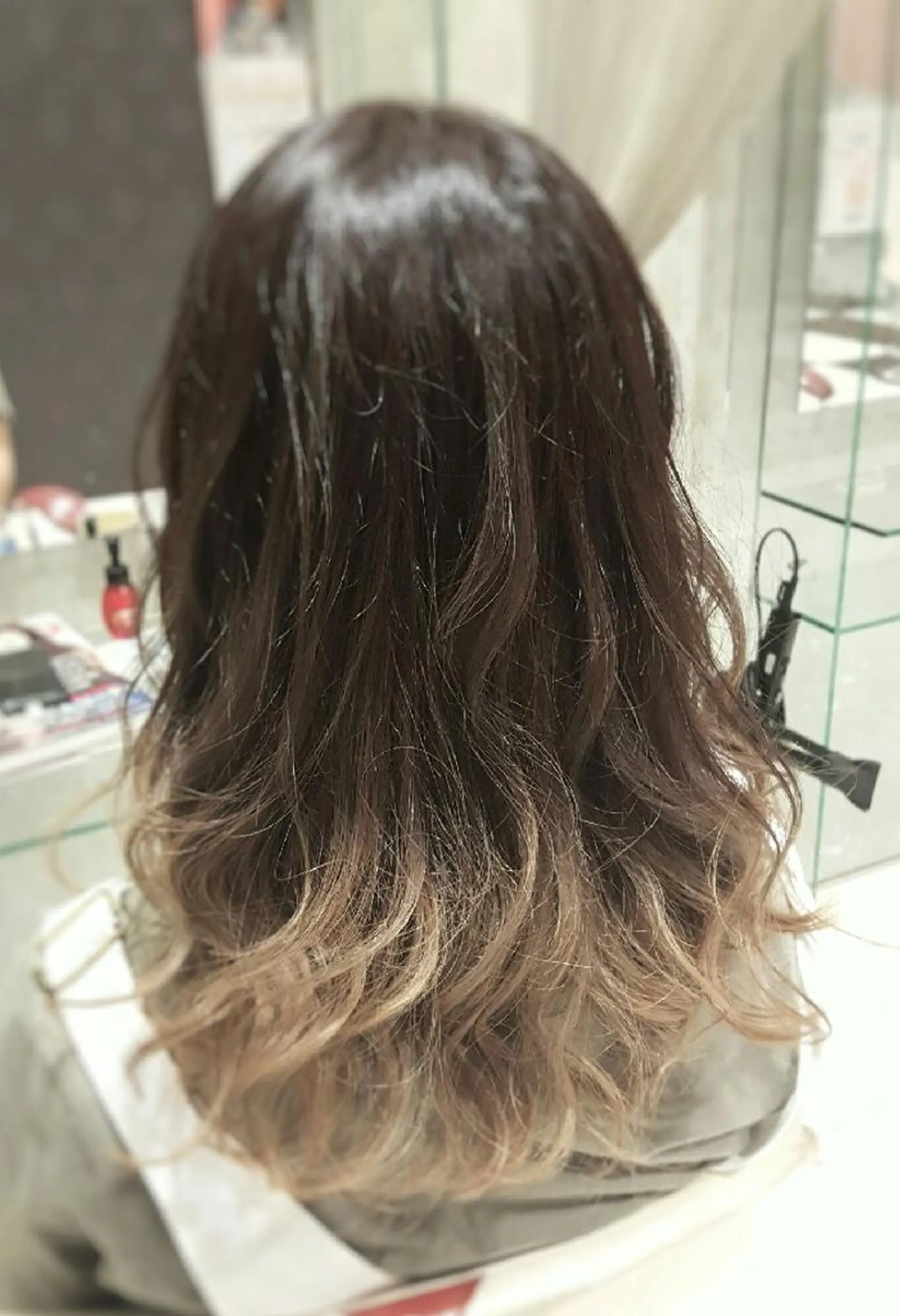 ミディアム カラー ヘアアレンジ アッシュ ベージュカラー グラデーションカラー 秋山 幸太のヘアスタイル