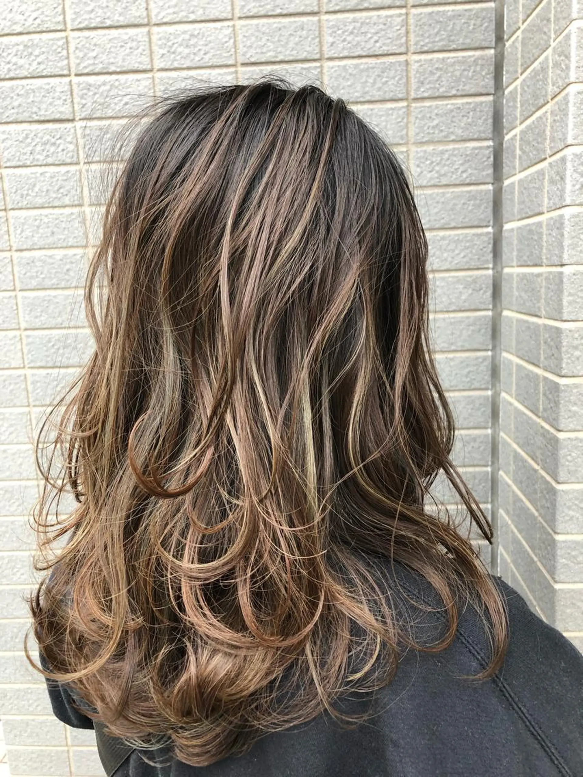 セミロング カラー 似合わせ レイヤー須川のヘアスタイル