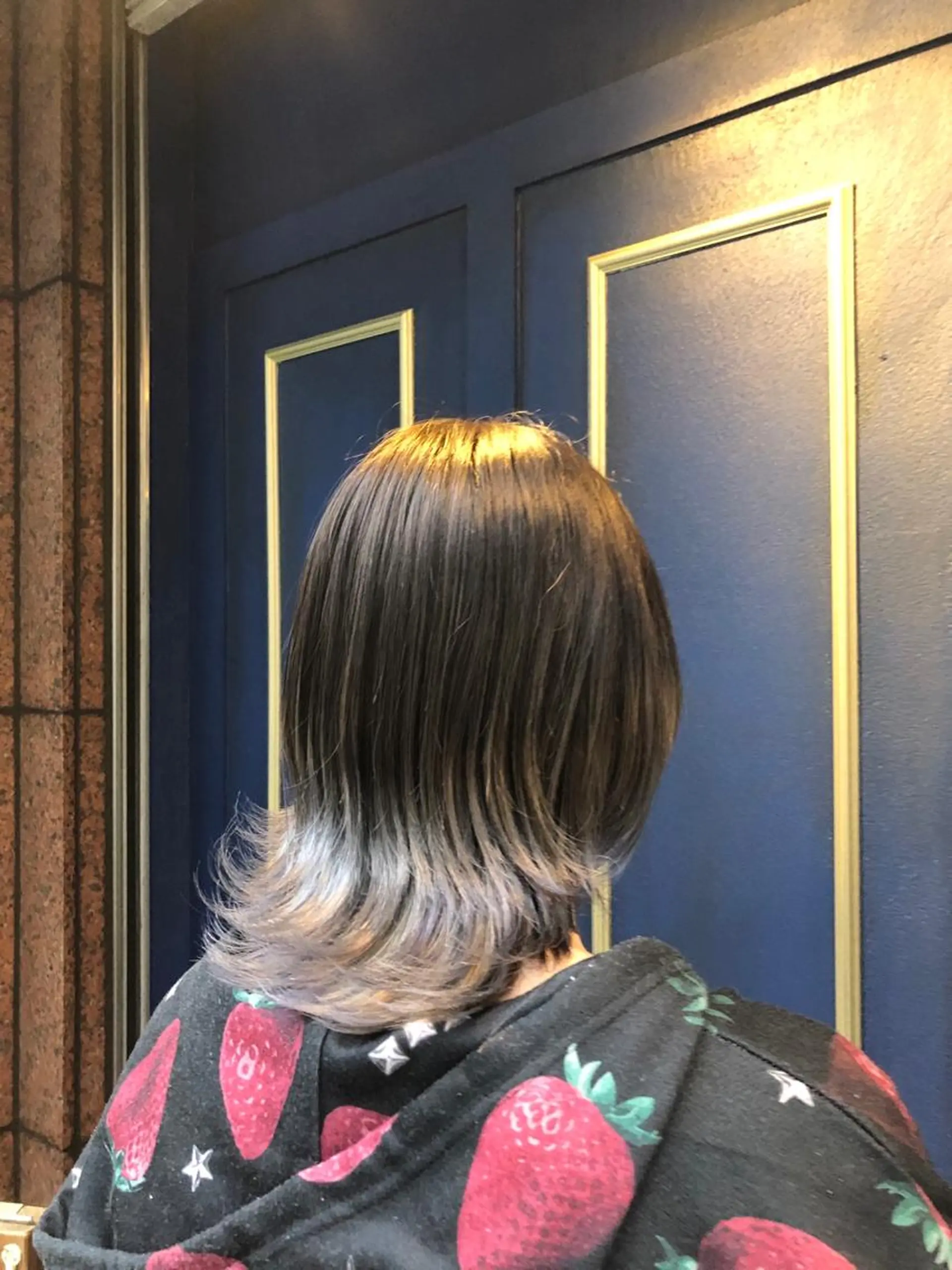 ミディアム カラー アッシュ ブリーチ グラデーションカラー ホワイトアッシュ 🎀♥️推しカラー tomoka💜🍭のヘアスタイル