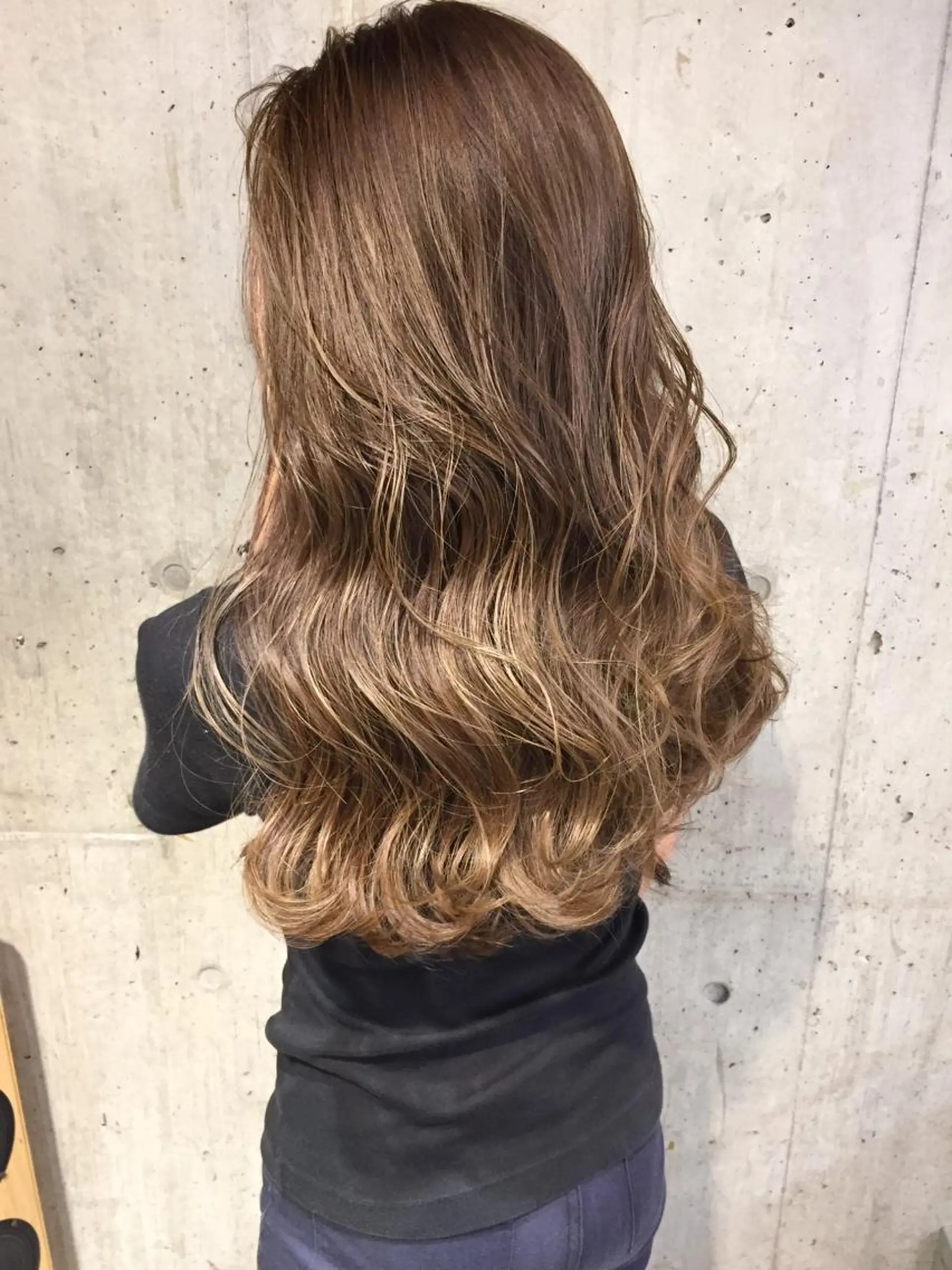 セミロング カラー パーマ ヘアアレンジ メンズ キッズ ネイル マツエク・マツパ メンズハイライト グレージュ ハイライトカラー ハイライト カット ヘアカラー トリートメント ヘッドスパ 韓国風×透明感カラー 髪質改善オタベシンヤのヘアスタイル