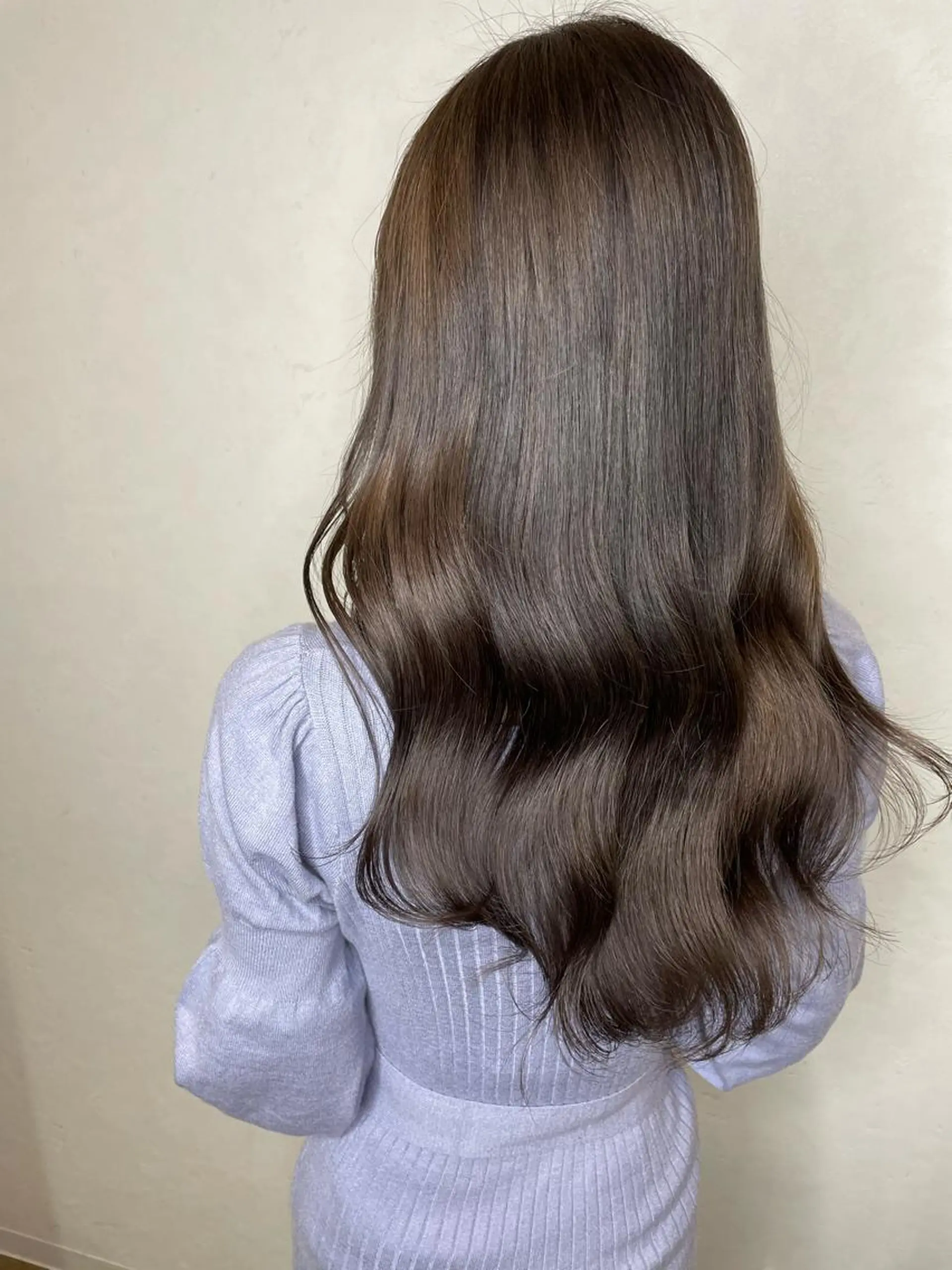 セミロング カラー ベージュカラー 黒髪 ブリーチ ブルーカラー ブルーブラック カット ヘアカラー トリートメント オリーブカラー 特化　　kaiのヘアスタイル