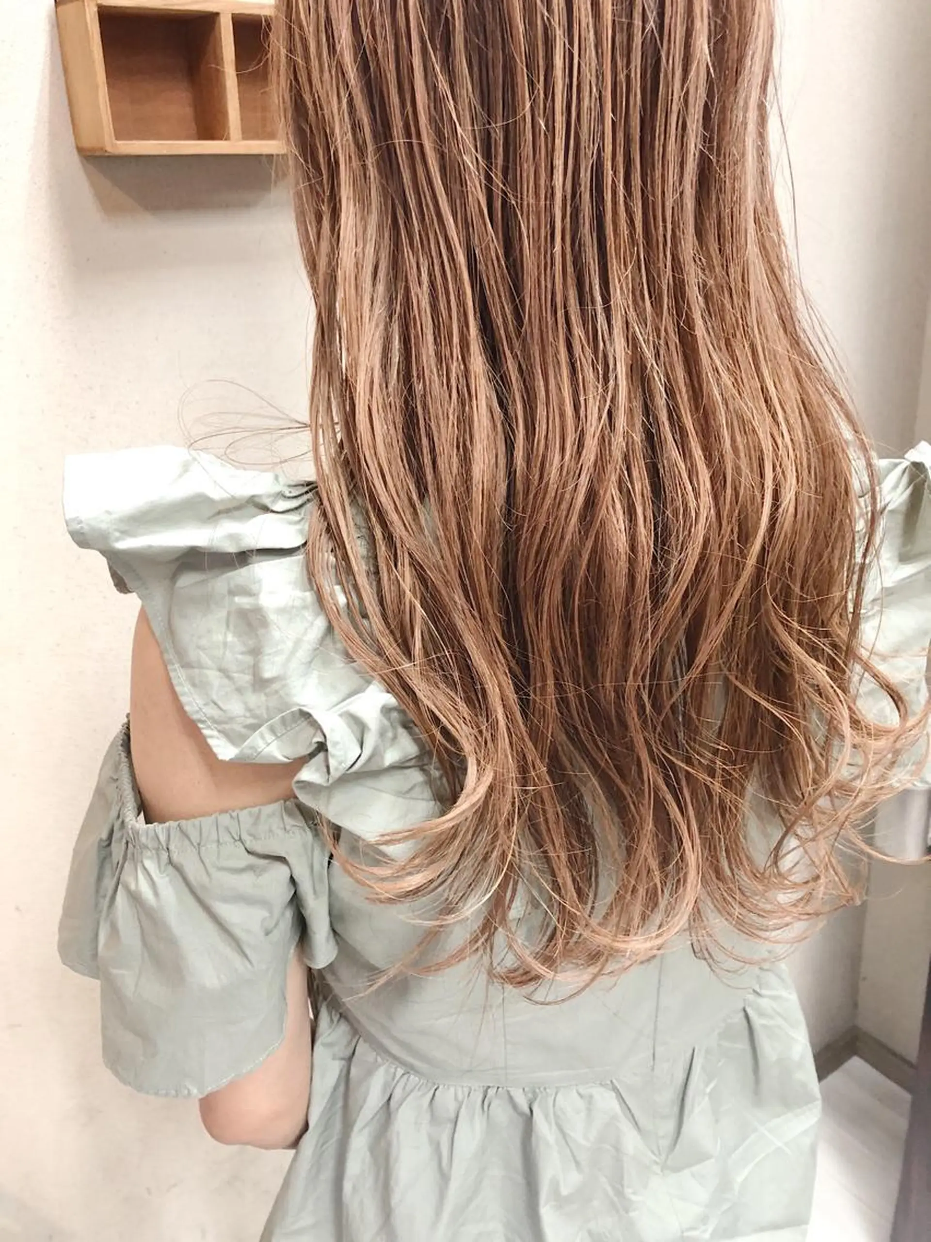 ロング カラー ベージュカラー ハイライトカラー オレンジ オレンジベージュ ハイライト ケアブリーチ /髪質 改善/古橋圭史郎のヘアスタイル