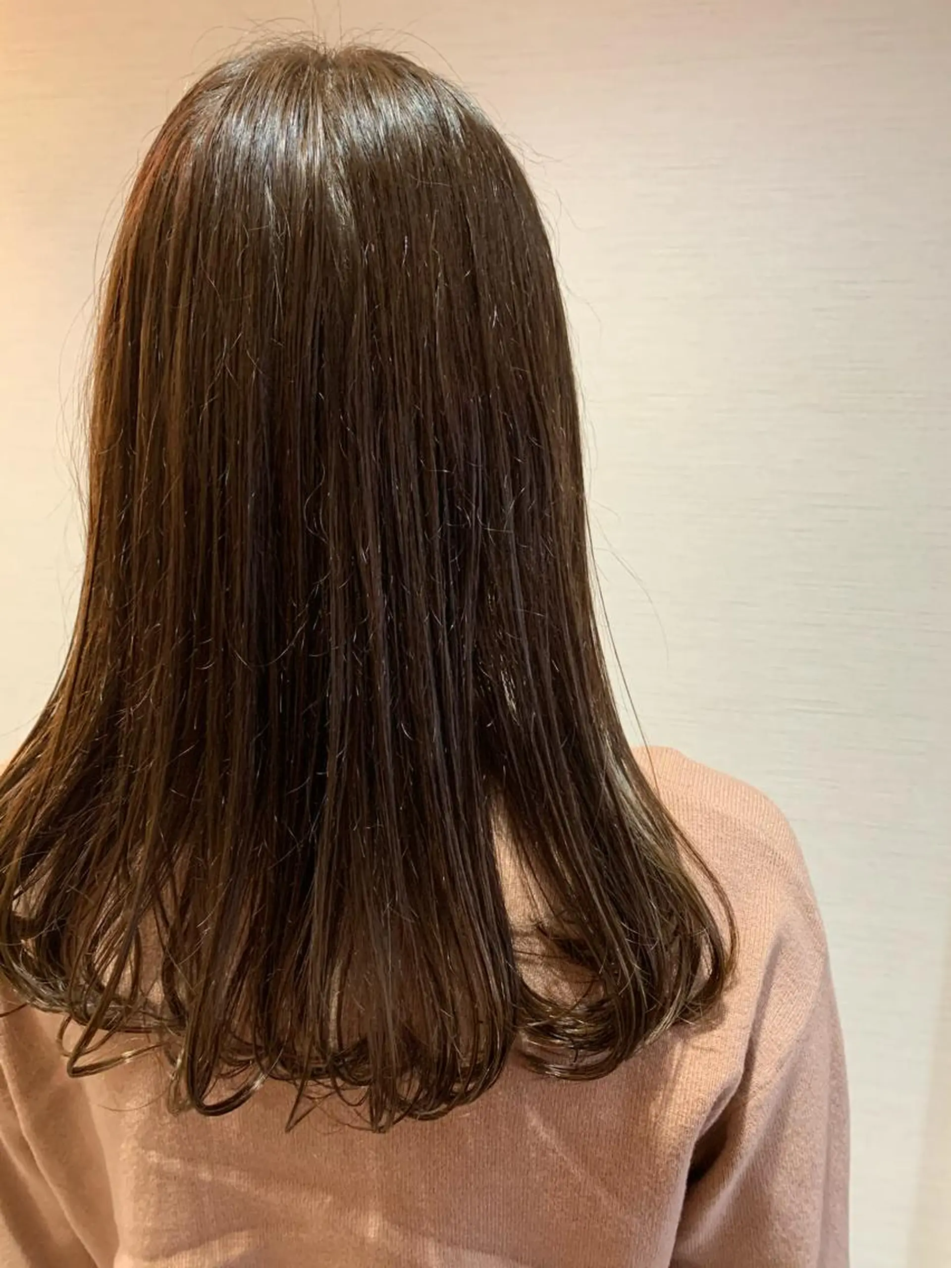 セミロング カラー 蓮見  友里のヘアスタイル