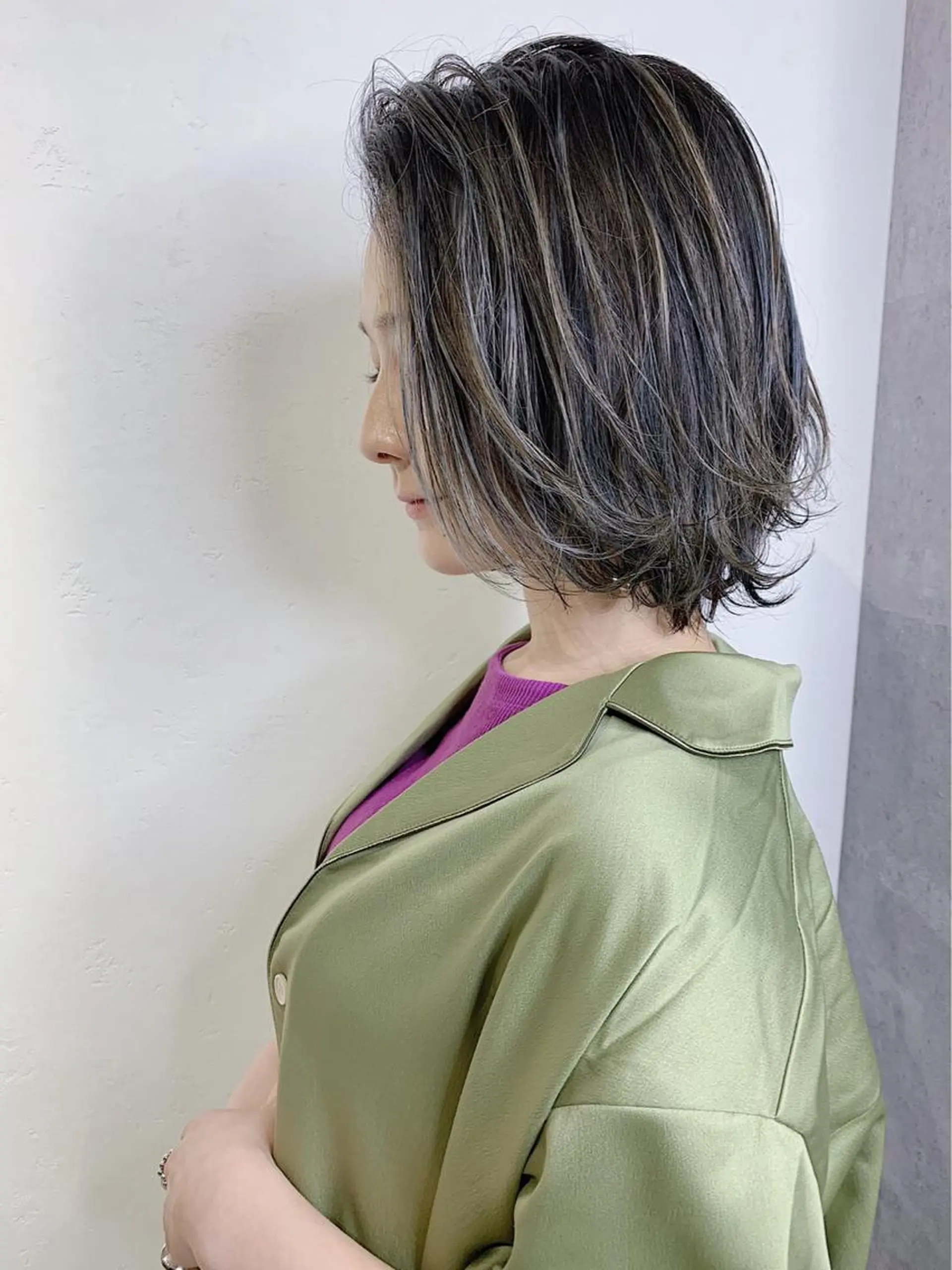 ミディアム カラー ハイライトカラー ハイライト _WHITE 難波本店のヘアスタイル