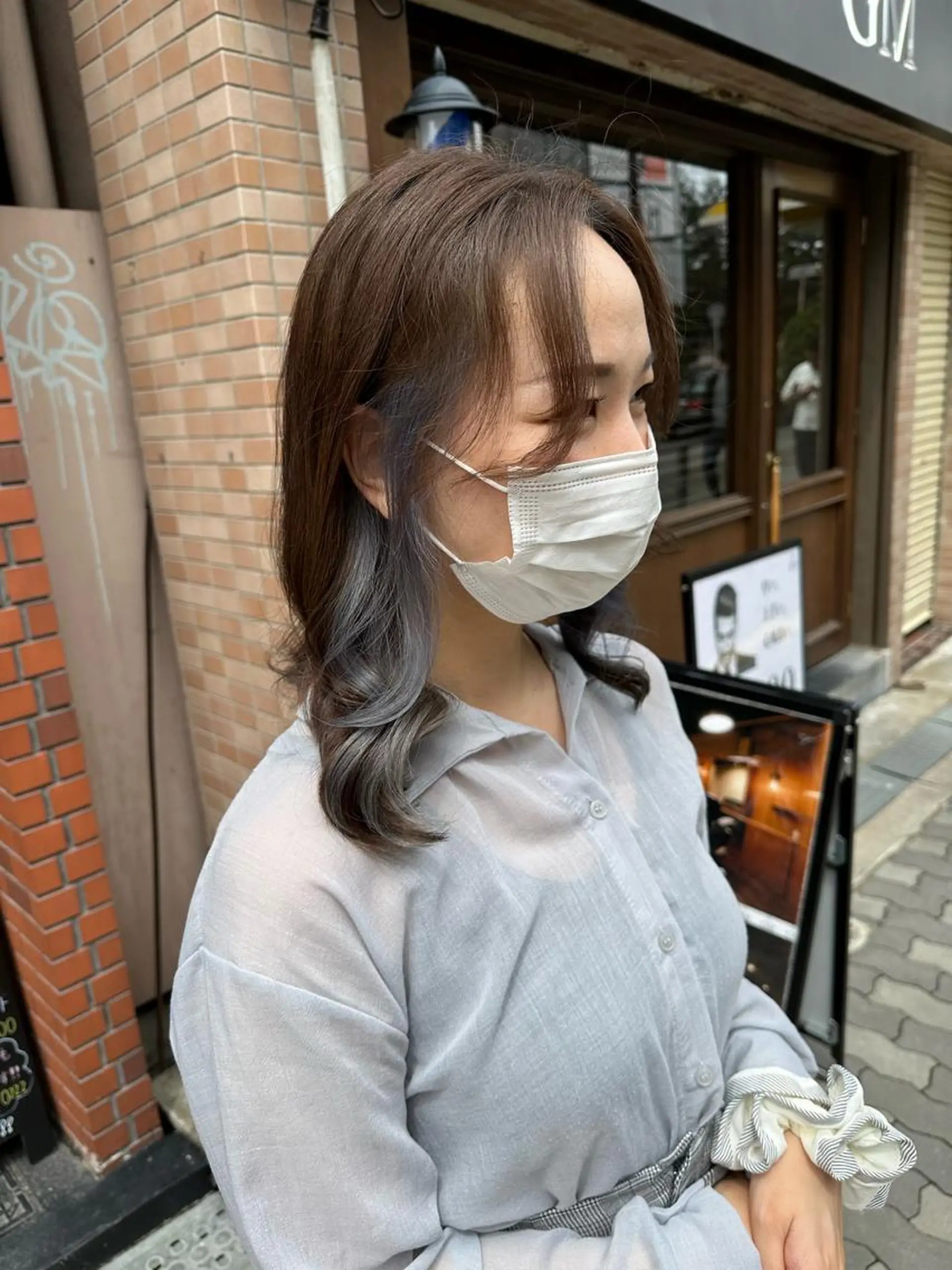 セミロング カラー ブルーカラー ブルーグレー インナーカラー 艶髪レイヤー上田 紗也🇰🇷💗のヘアスタイル