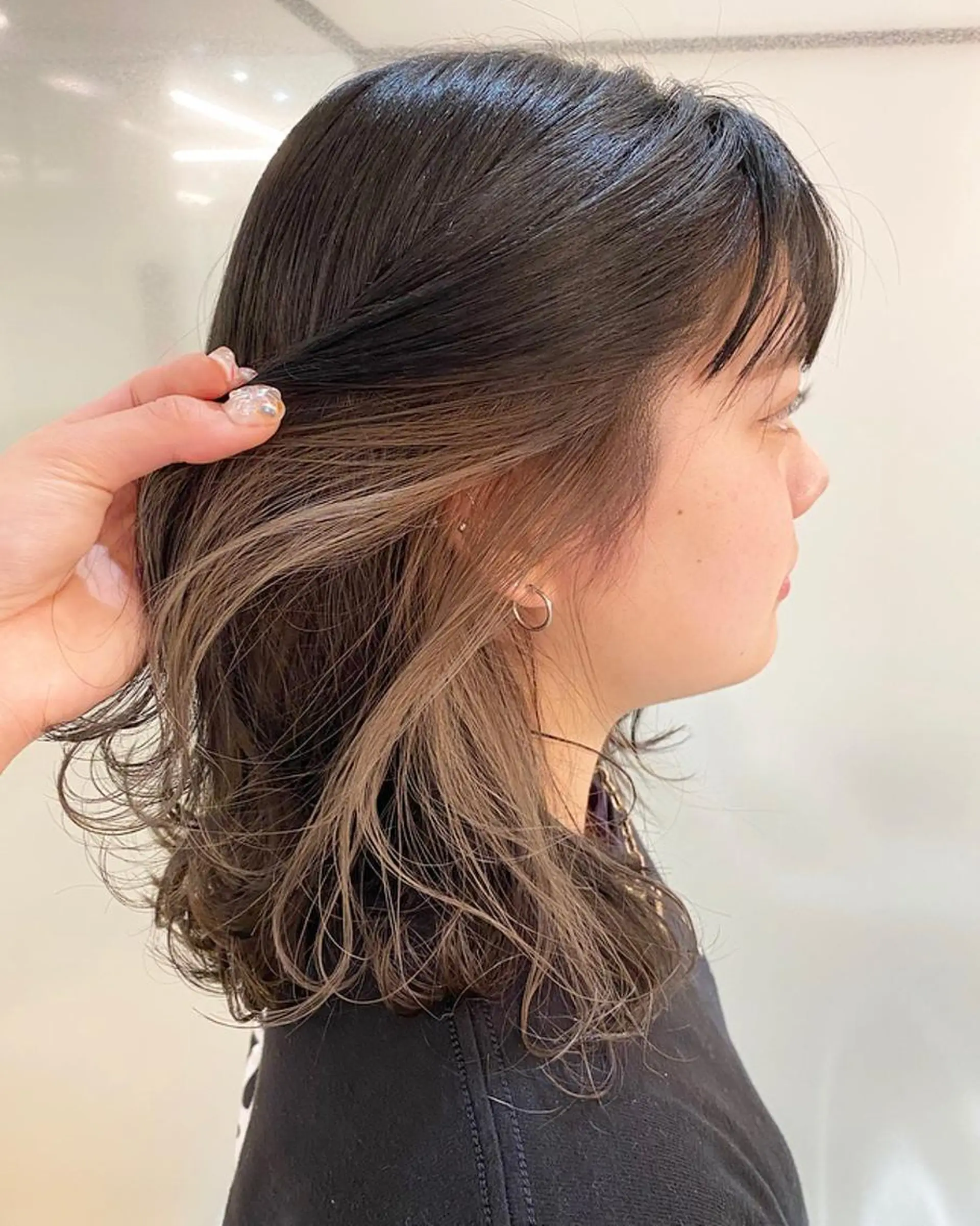 セミロング カラー ブリーチ 🌈🌸あおき みちる🌟💗のヘアスタイル