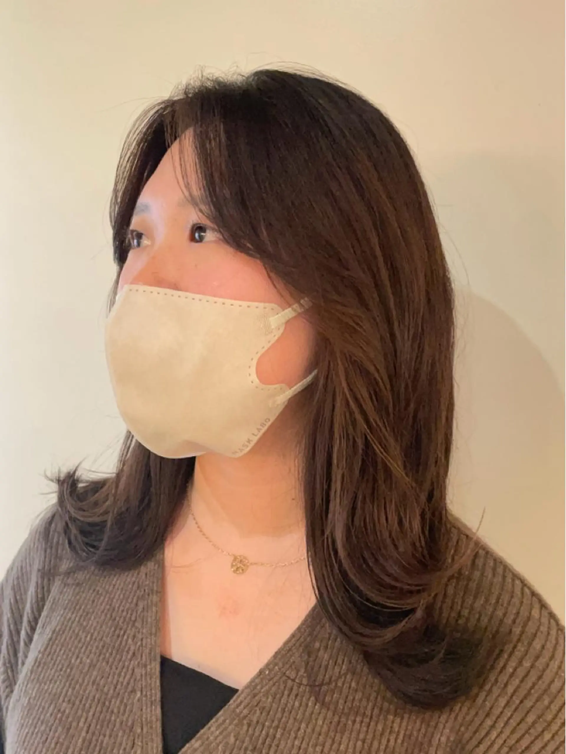 セミロング カットパーマモデル 山中 遥のヘアスタイル