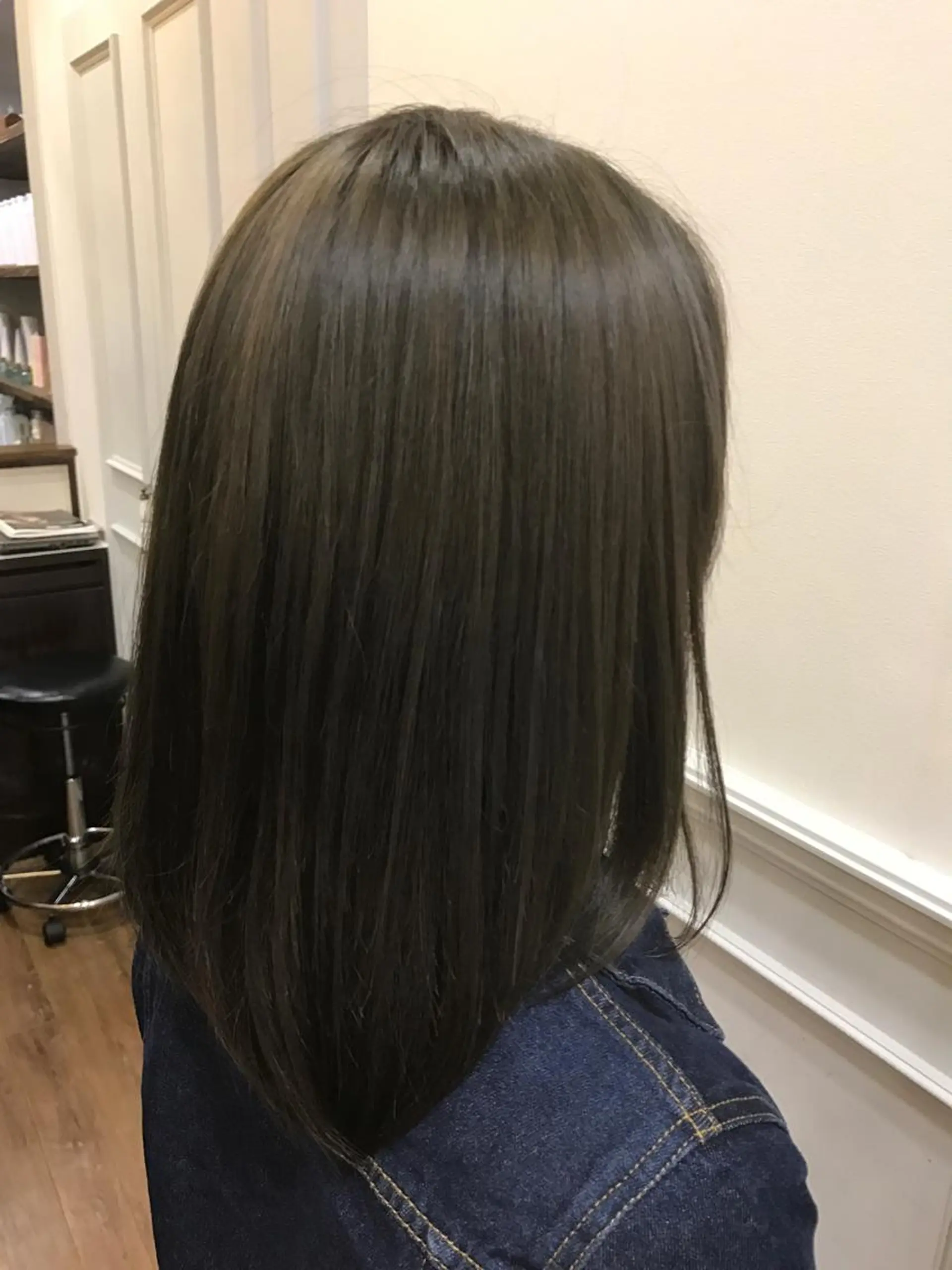 ミディアム カラー グレージュ ひろせ かなのヘアスタイル