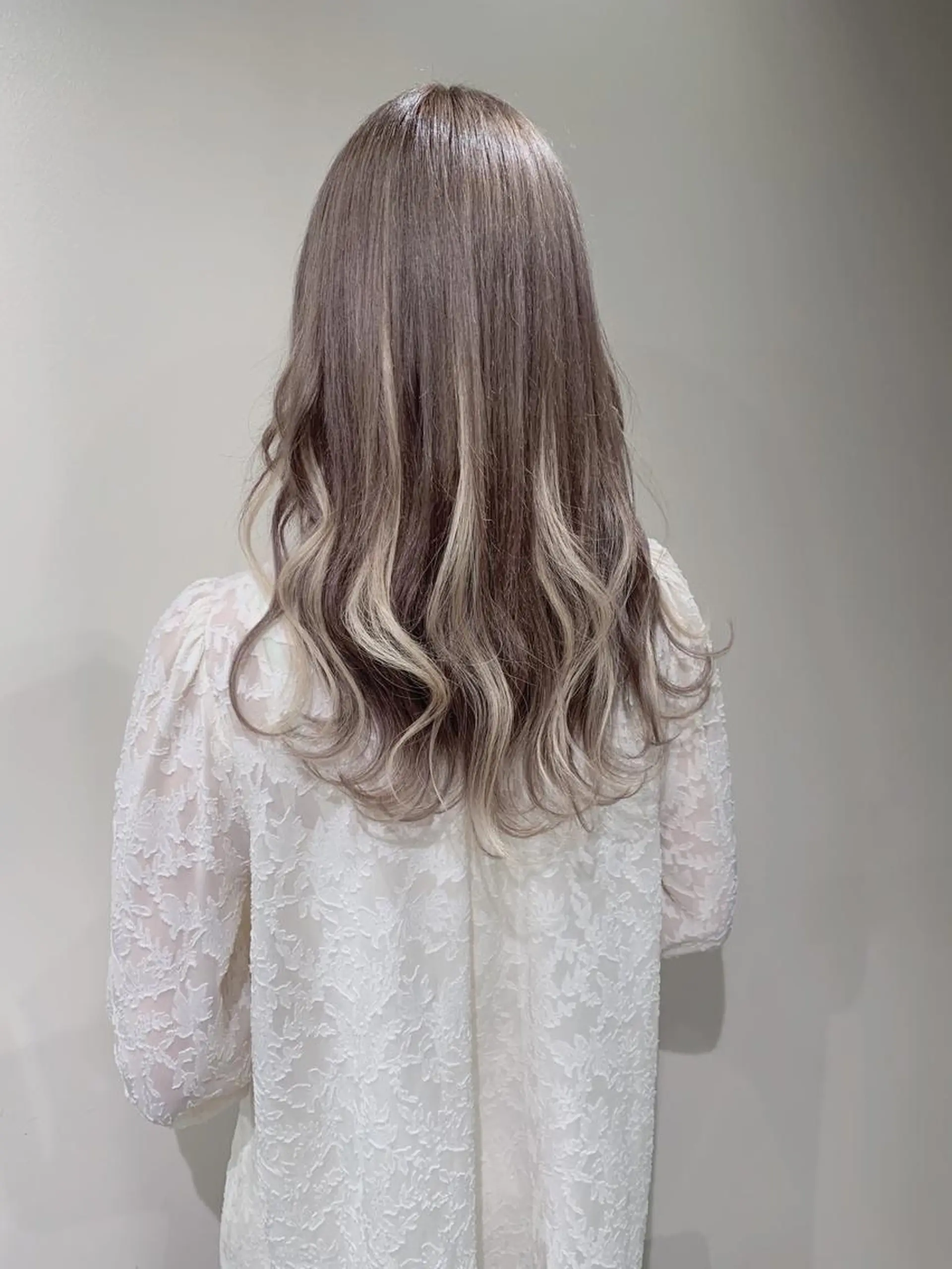 セミロング カラー ヘアカラー 渋谷🤍ハイトーン、 エクステ🤍アミルのヘアスタイル