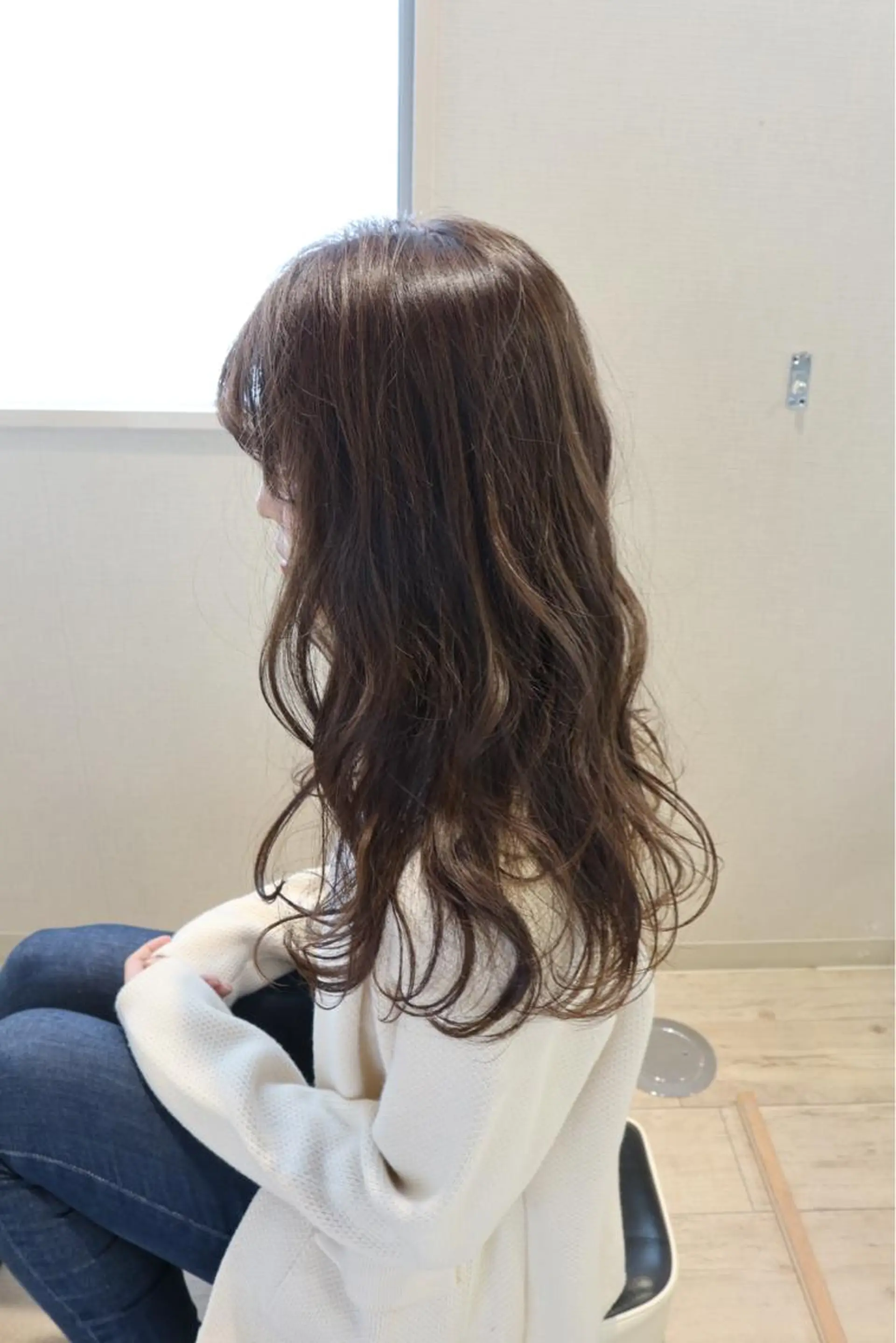 ロング 岩間 祐佳のヘアスタイル